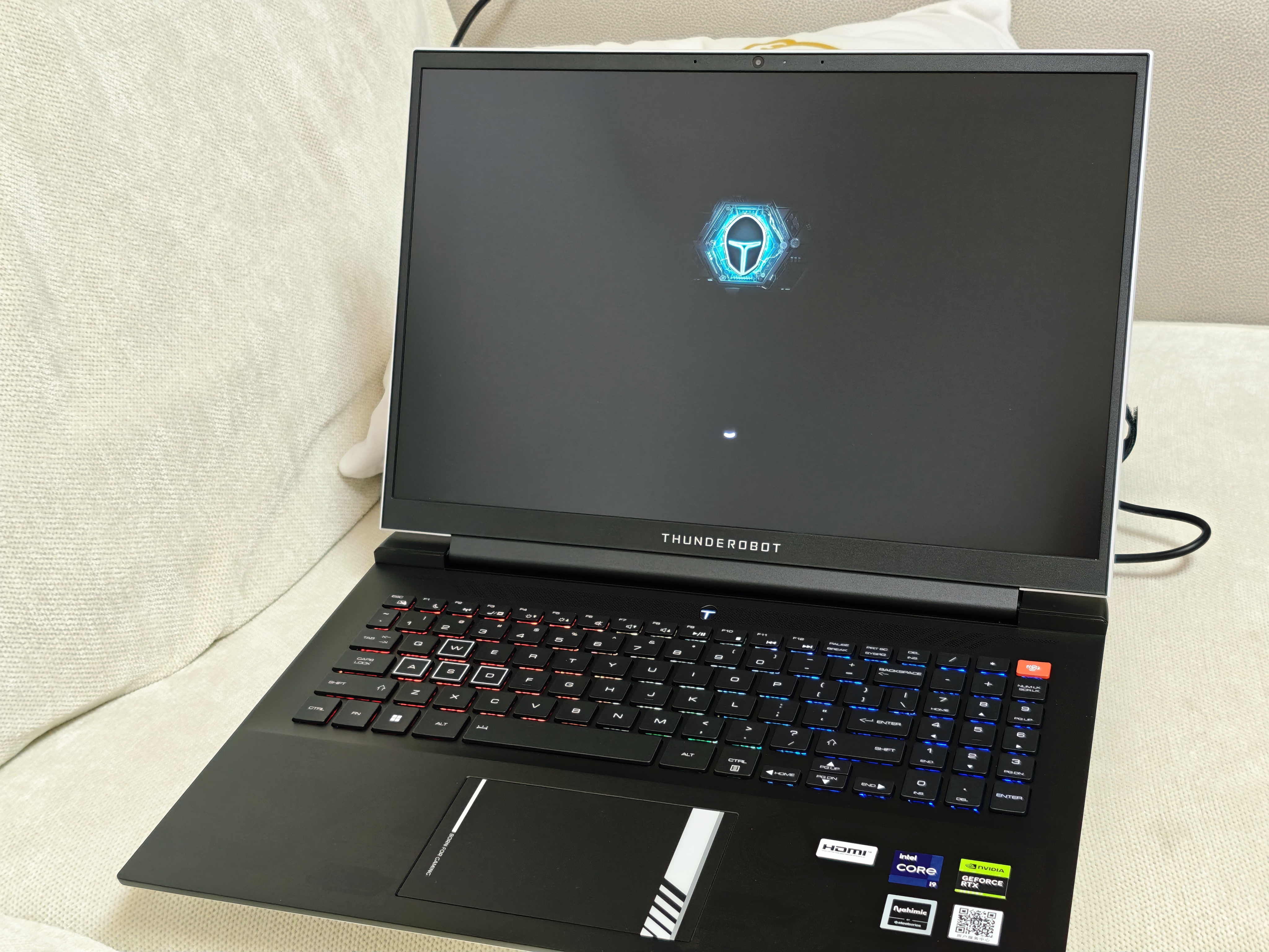 雷神ZERO【14代酷睿i9-14900HX RTX4060】16寸冰刃白学生高性能电竞轻薄游戏本笔记本电脑国家政府补贴 实拍图