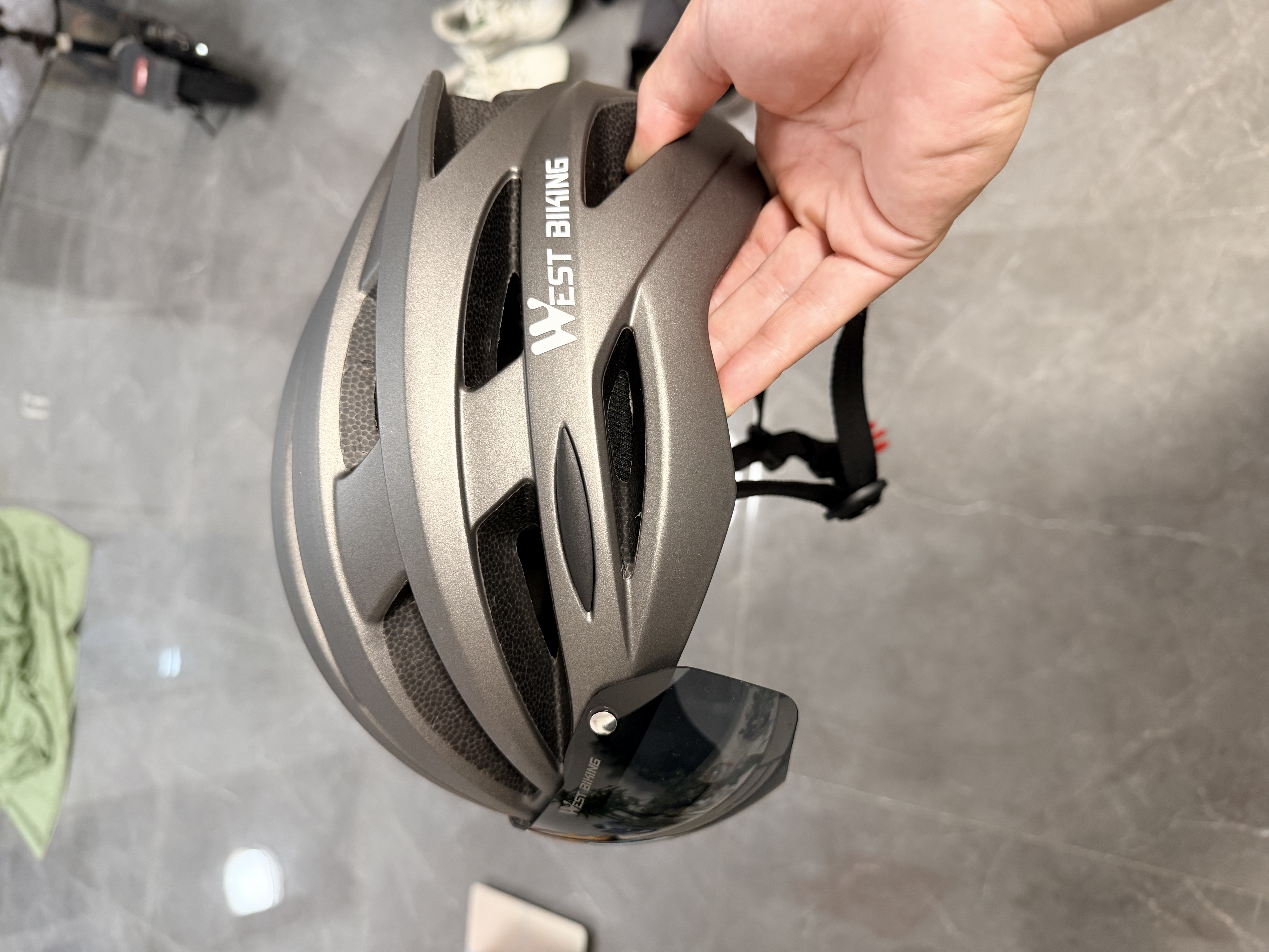 西骑者（WestBiking）自行车骑行头盔带磁吸变色风镜日夜两用公路山地车通勤安全帽 钛色【变色风镜+尾灯】日夜两用 实拍图