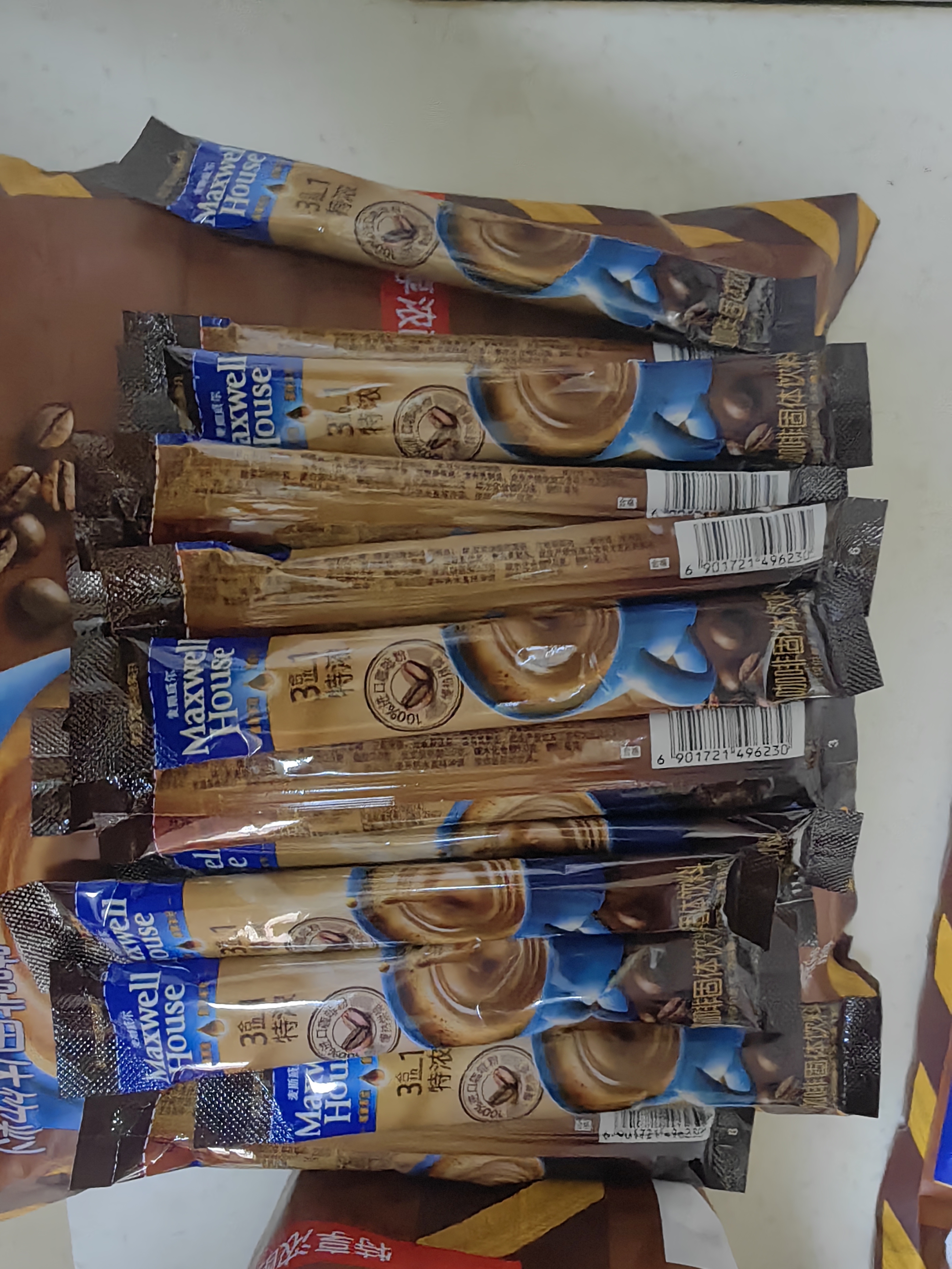 麦斯威尔（Maxwell House） 麦斯威尔咖啡特浓三合一速溶咖啡粉100条装咖啡1300克 特浓袋装100条(送星座杯) 实拍图
