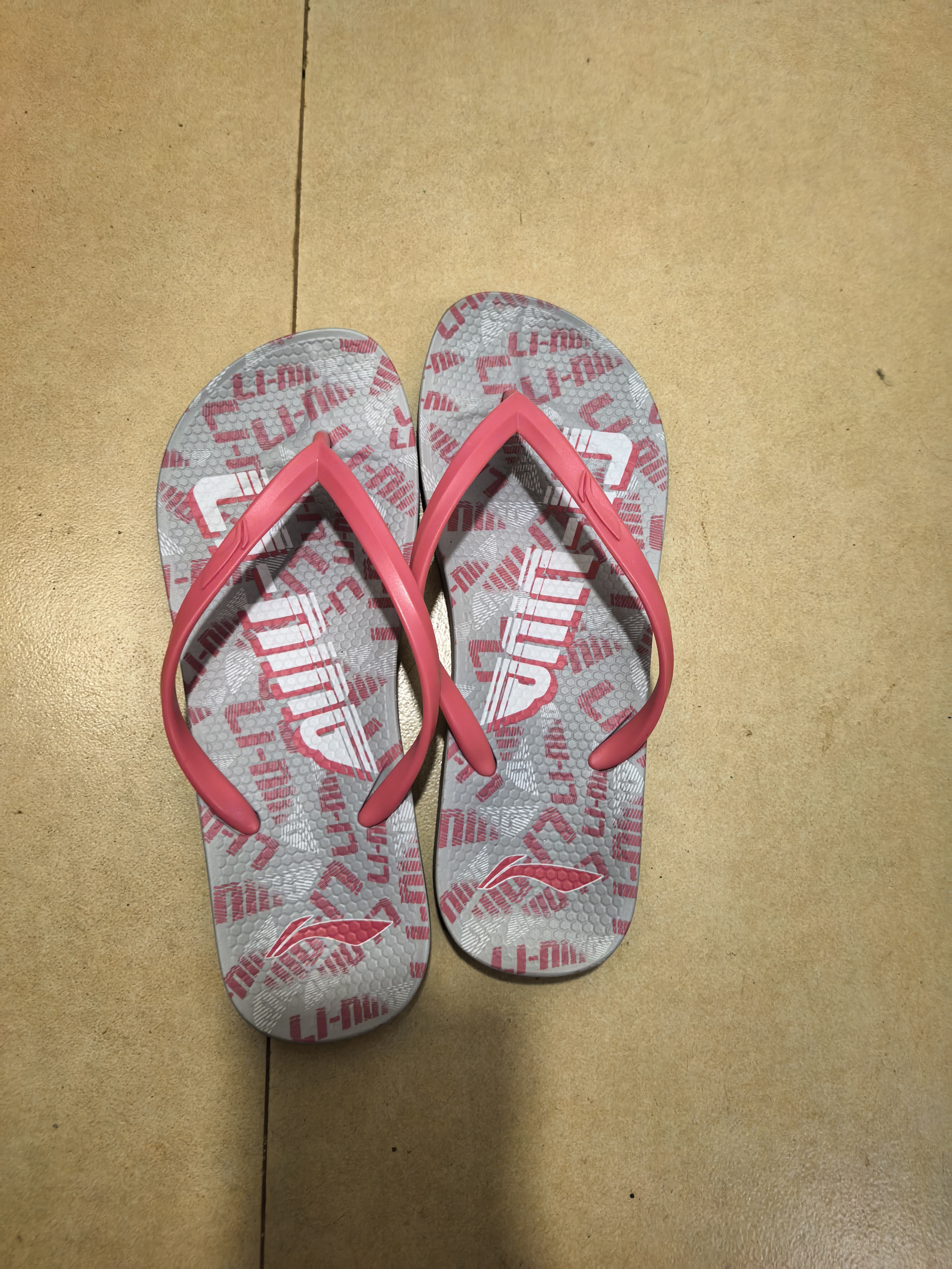 李宁（LI-NING）人字拖运动拖鞋女夏季外穿夹脚防滑时尚凉拖鞋海边沙滩鞋拖鞋 实拍图
