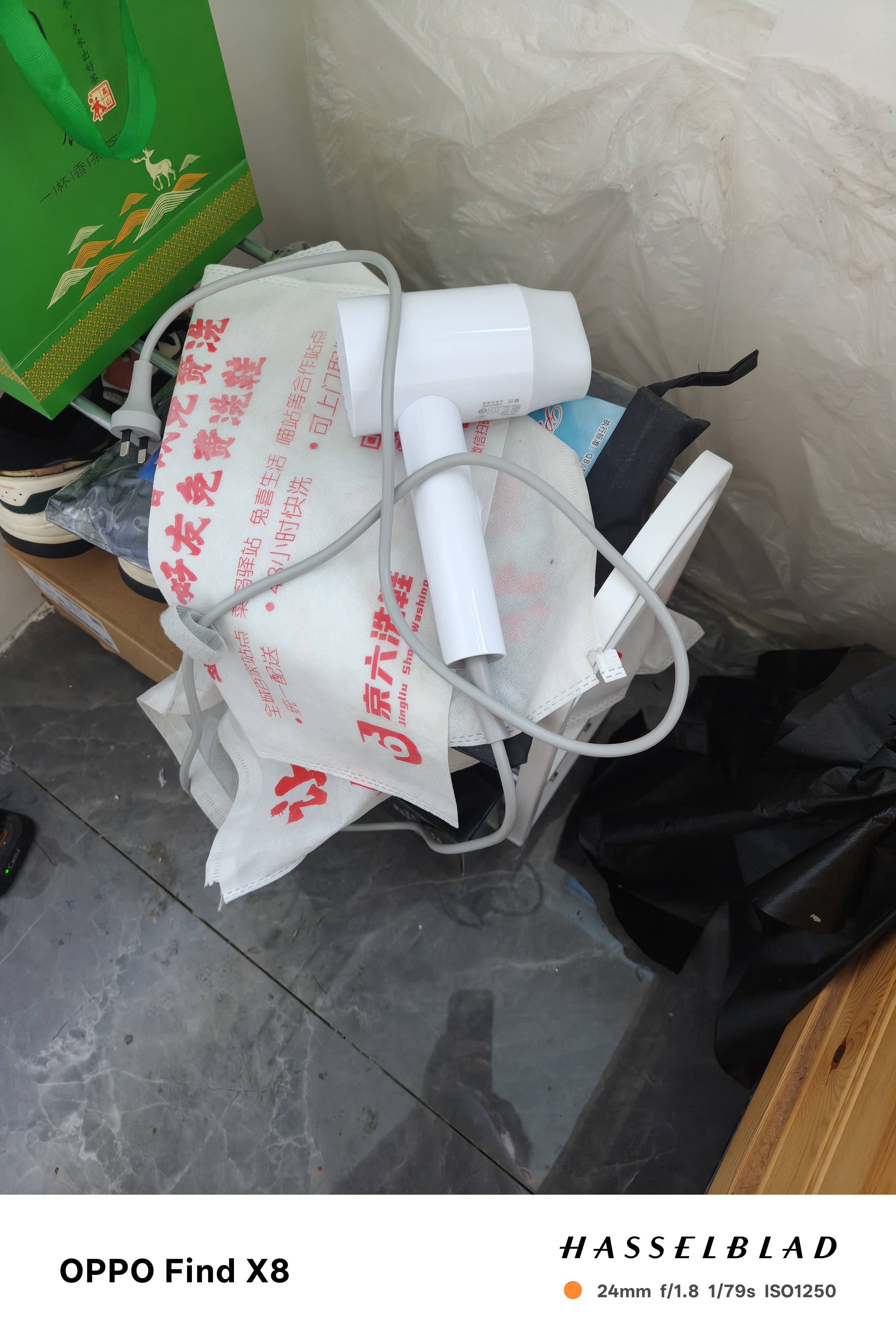 美的（Midea）3亿负离子电吹风 大功率快干不伤发吹风机 家用负离子护发吹风筒 FJ208白1800W 七夕节日礼物 实拍图