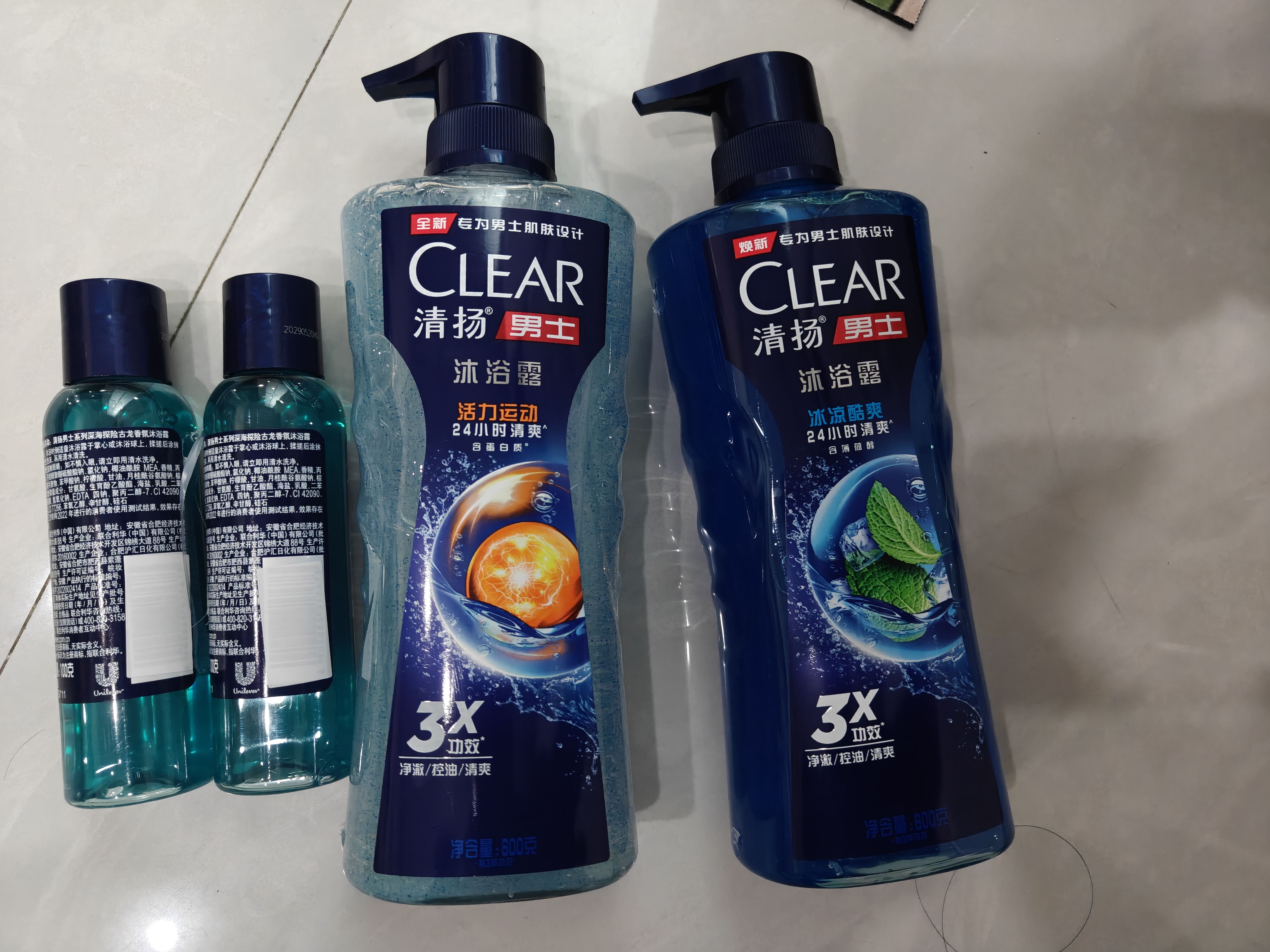清扬（CLEAR）男士沐浴露活力运动+冰凉酷爽600g*2+100g*2 新老包装交替发货 实拍图