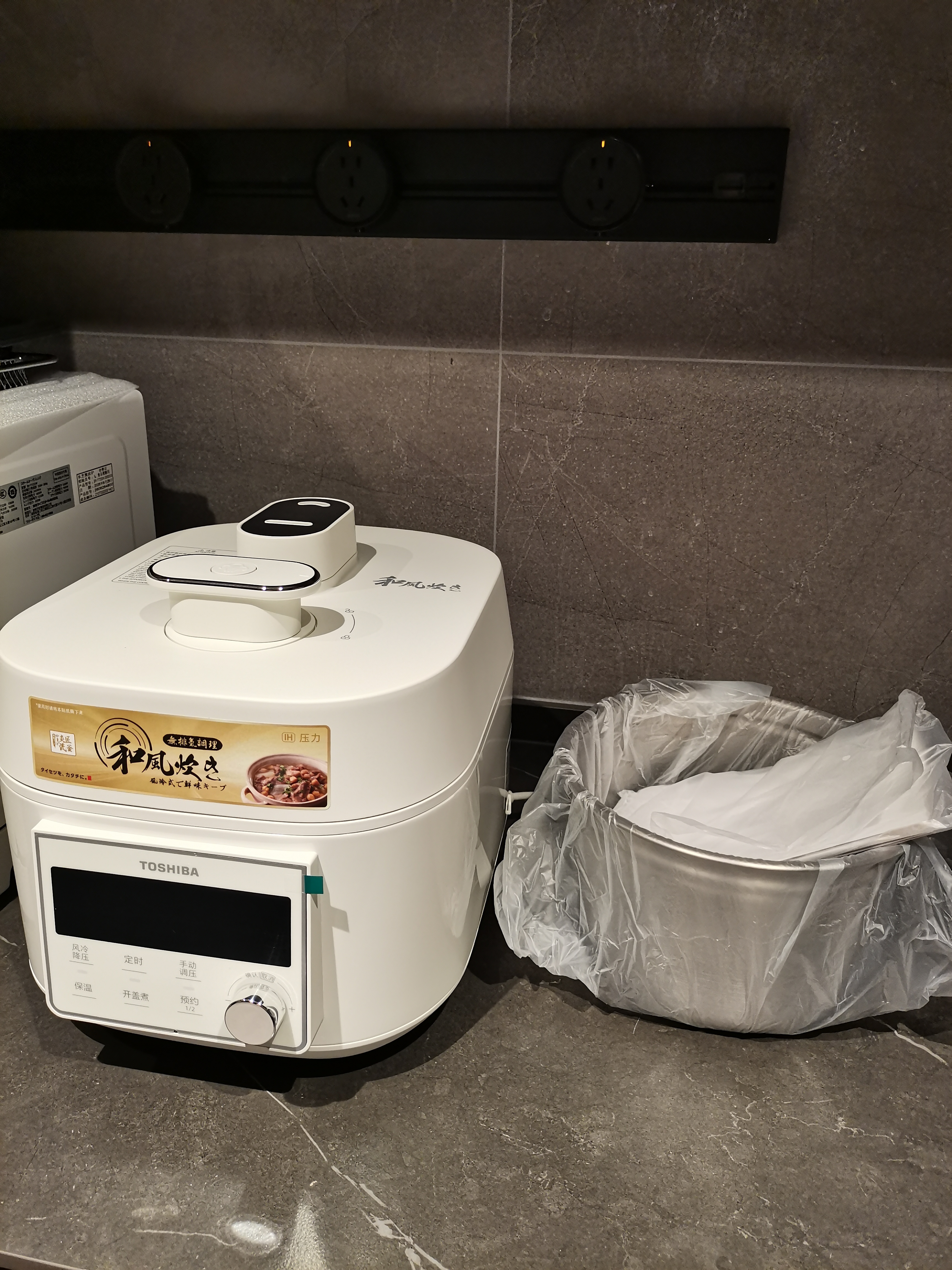 东芝（TOSHIBA）【旗舰新品】小白露风冷电压力锅 5L 4-8人高压锅家用IH锁鲜0排气 纯钛0涂层+陶瓷双胆PC-50MXVC 实拍图