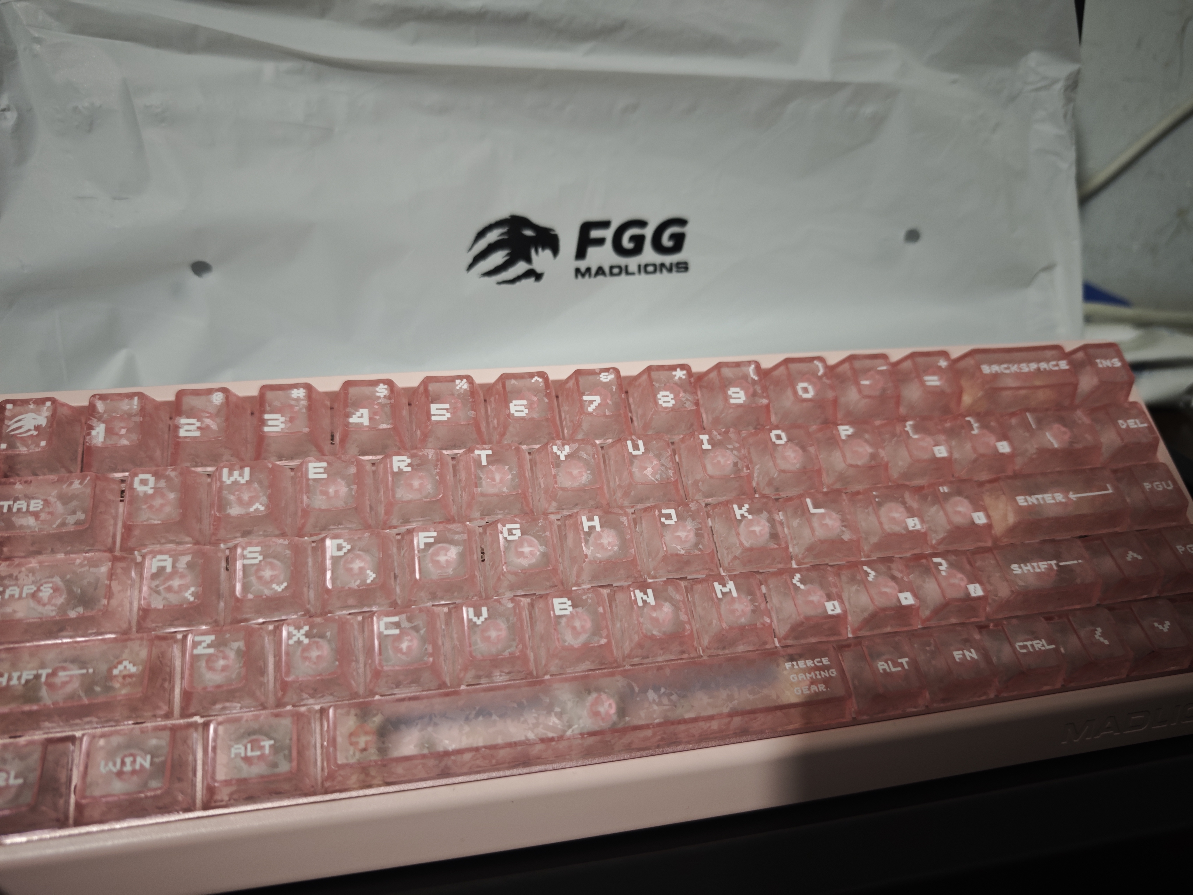 美加狮MAD 60/68 V2 有线连接客制化RT磁轴电竞游戏键盘 61/68键网页驱动台式机笔记本低延迟游戏键盘 MAD 68 V2 冰碳粉 雪曜轴 双灯位 实拍图