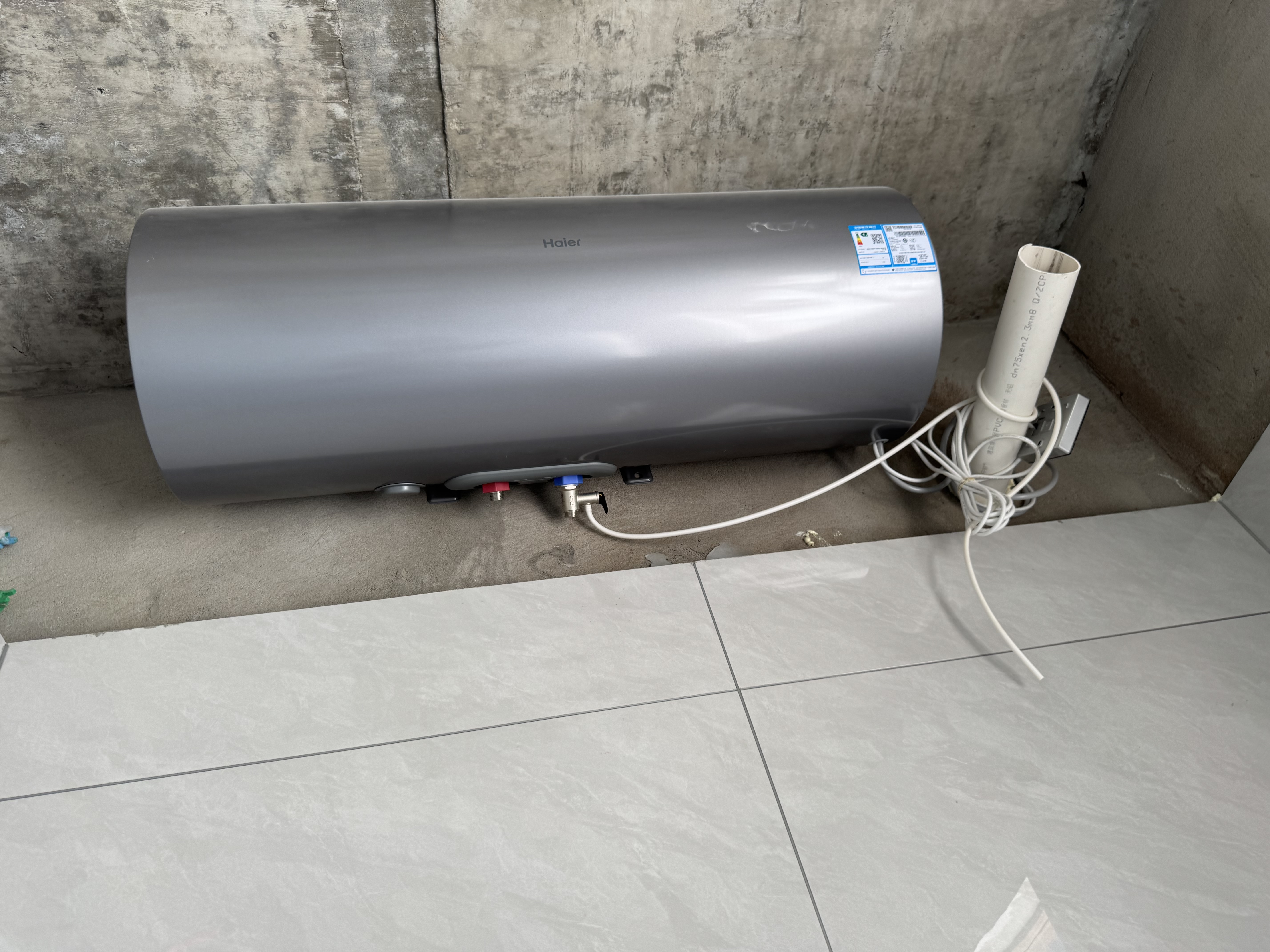 海尔（Haier）全隐藏式电热水器60升/50线控吊顶双管变频3300W速热免换镁棒一级能效免清洗内胆手机APP智控L7N 60L 3300W 【锆金全瓷不留垢丨免换镁棒】 实拍图