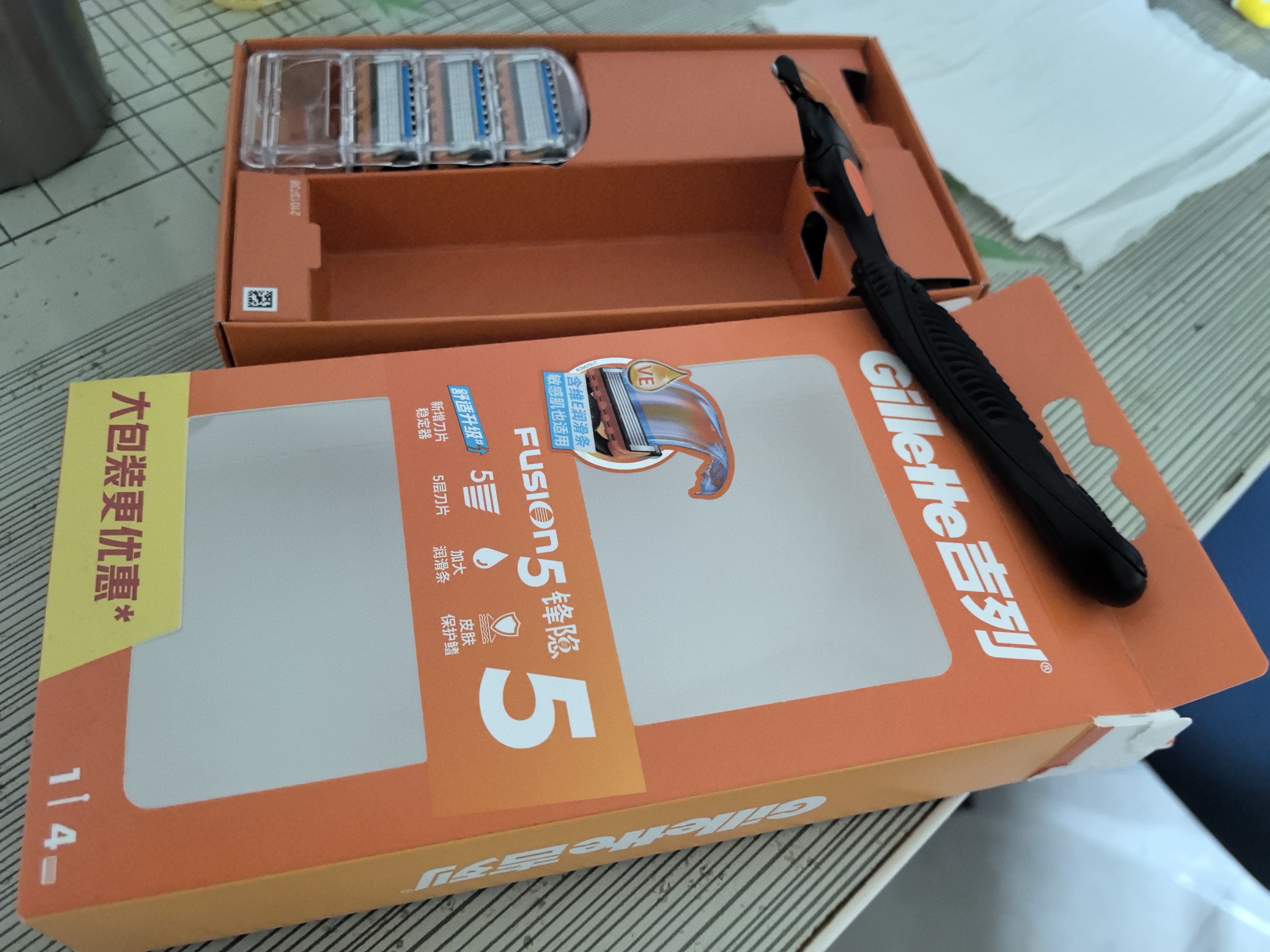 吉列锋隐5基础1刀架4刀头 差旅便携 5层刀片手动 剃刮胡须刀 奥迪F1合作 七夕情人节送男友礼物非吉利 免须泡 实拍图