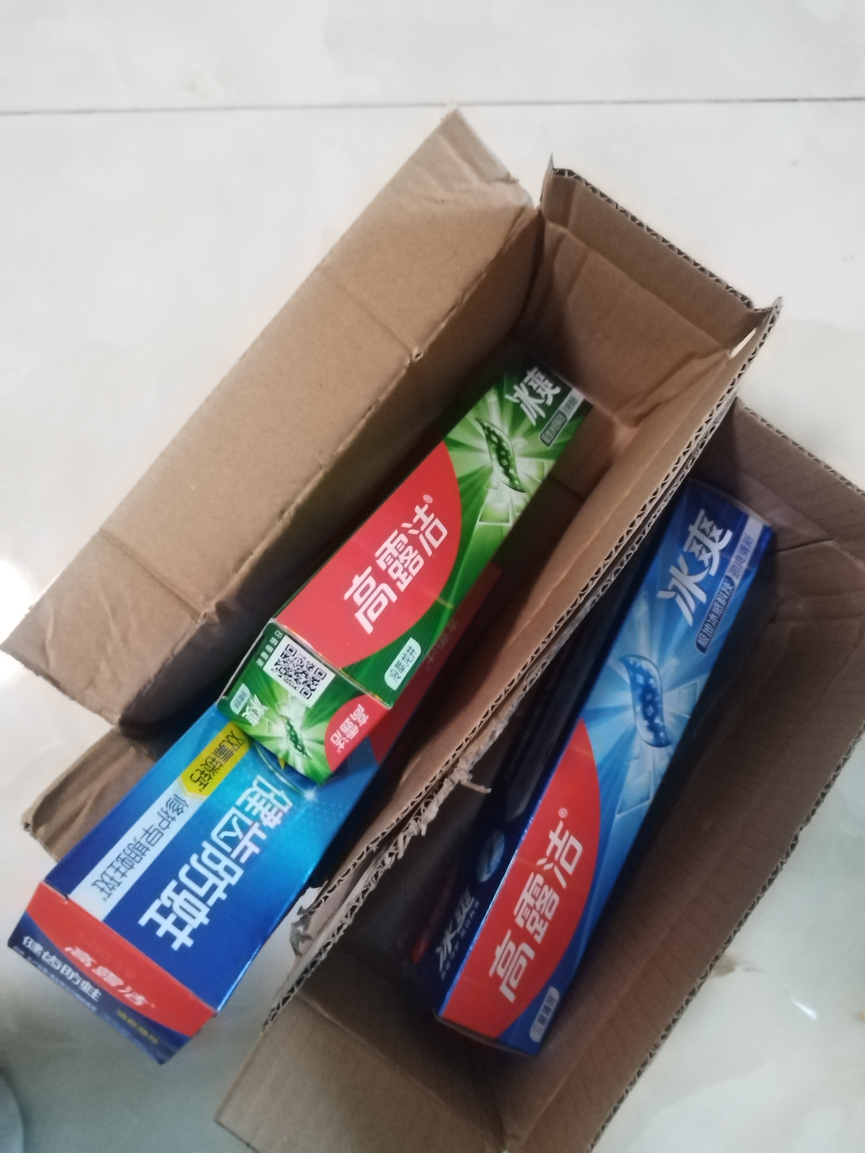 高露洁（Colgate）冰爽龙井青柠牙膏180g 10倍持久清凉清新口气除口臭成人牙膏含氟 实拍图