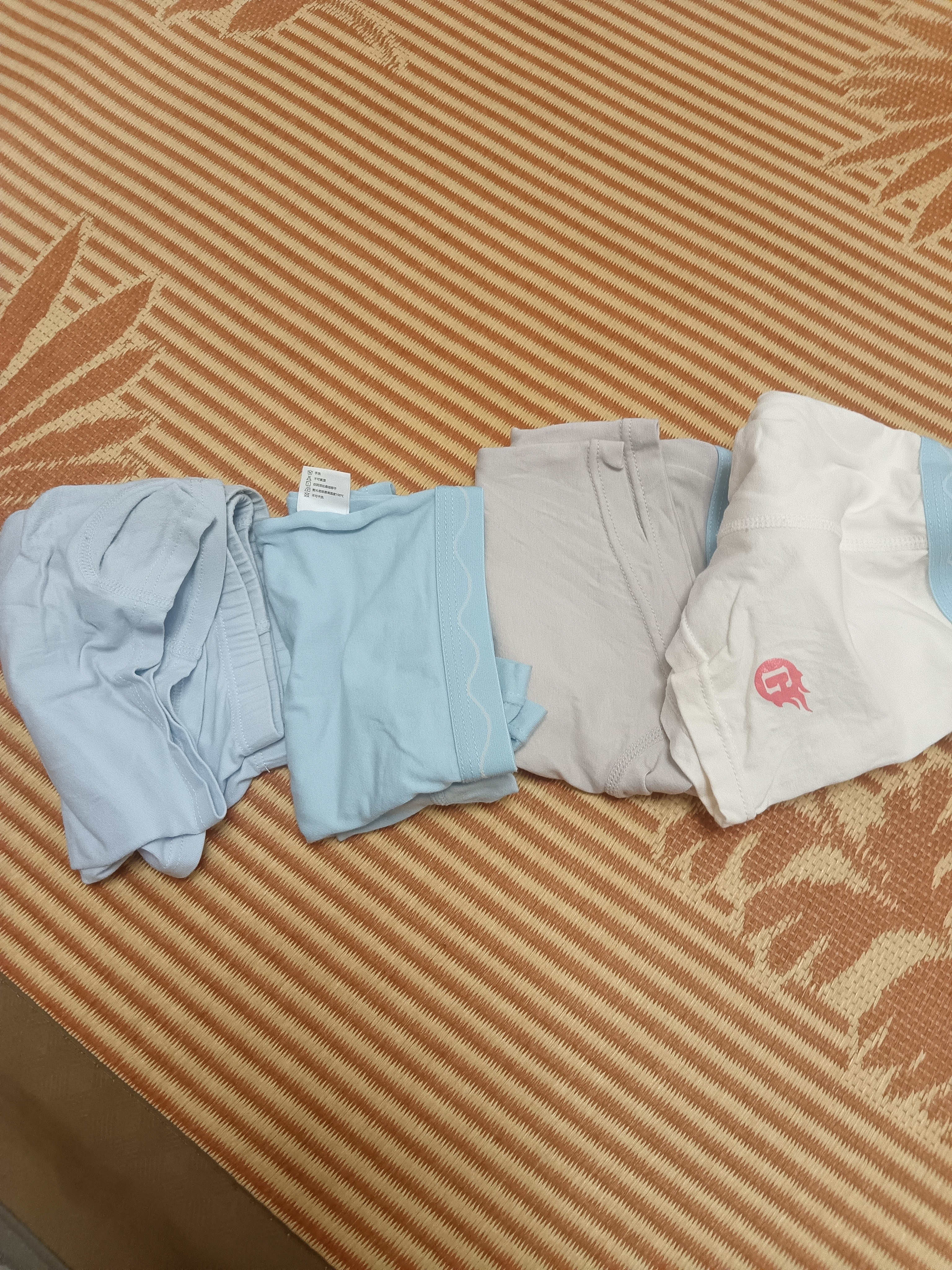 浪莎儿童内裤男童学生A类棉3-18岁中大童短裤小男孩青少年纯色发育期 潮流字母 3条 130 建议身高115-125cm 实拍图