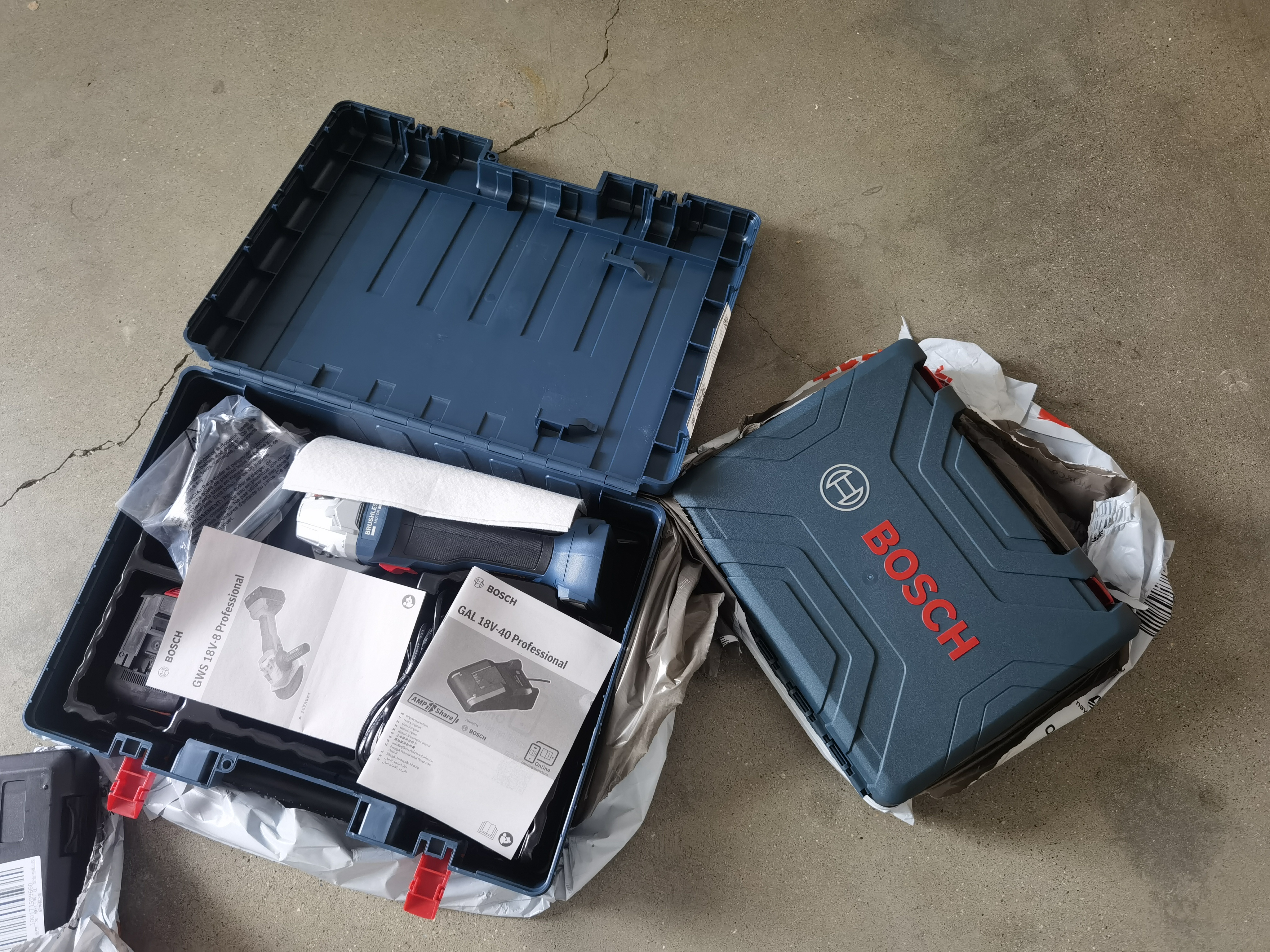 博世（BOSCH）角磨机抛光打磨切割机金属切割打磨两电一充套装4.0安时GWS 18V-8 实拍图