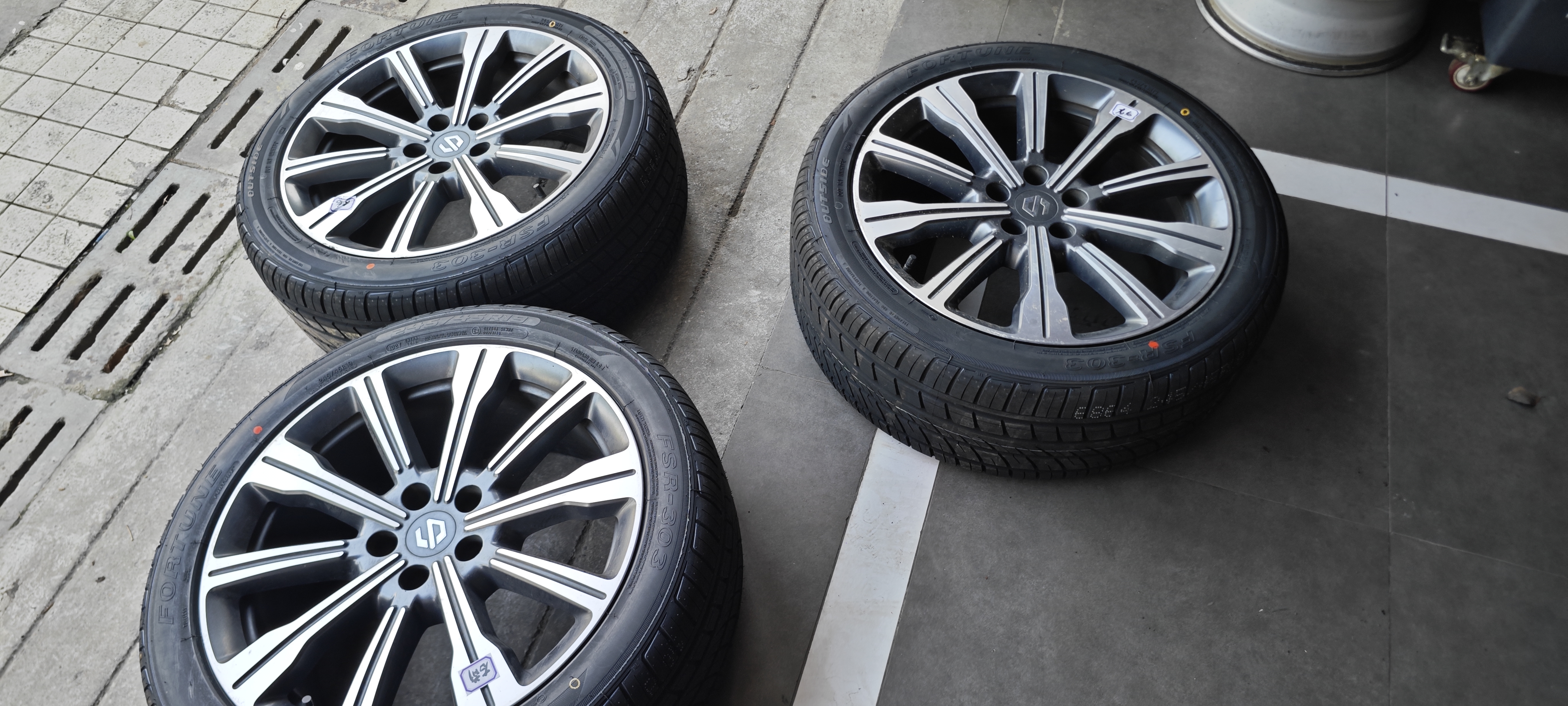 富神（FORTUNE）汽车轮胎245/45R19 102Y FSR303 比亚迪汉/深蓝SL03/风光ix5/海豹 实拍图