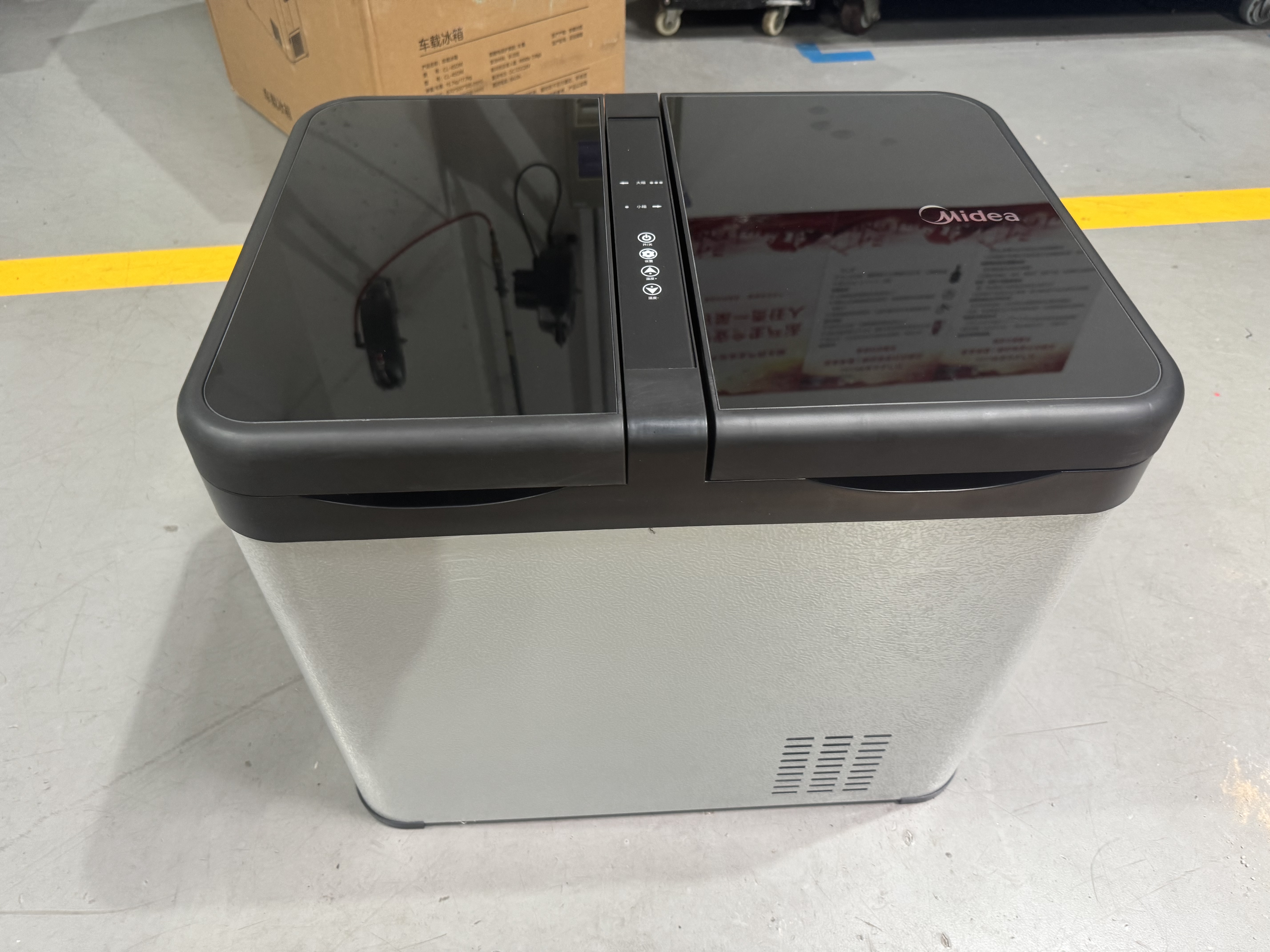 美的（Midea）车载冰箱压缩机制冷车家两用卡货车冷冻大双箱室户外家居用品44L 实拍图