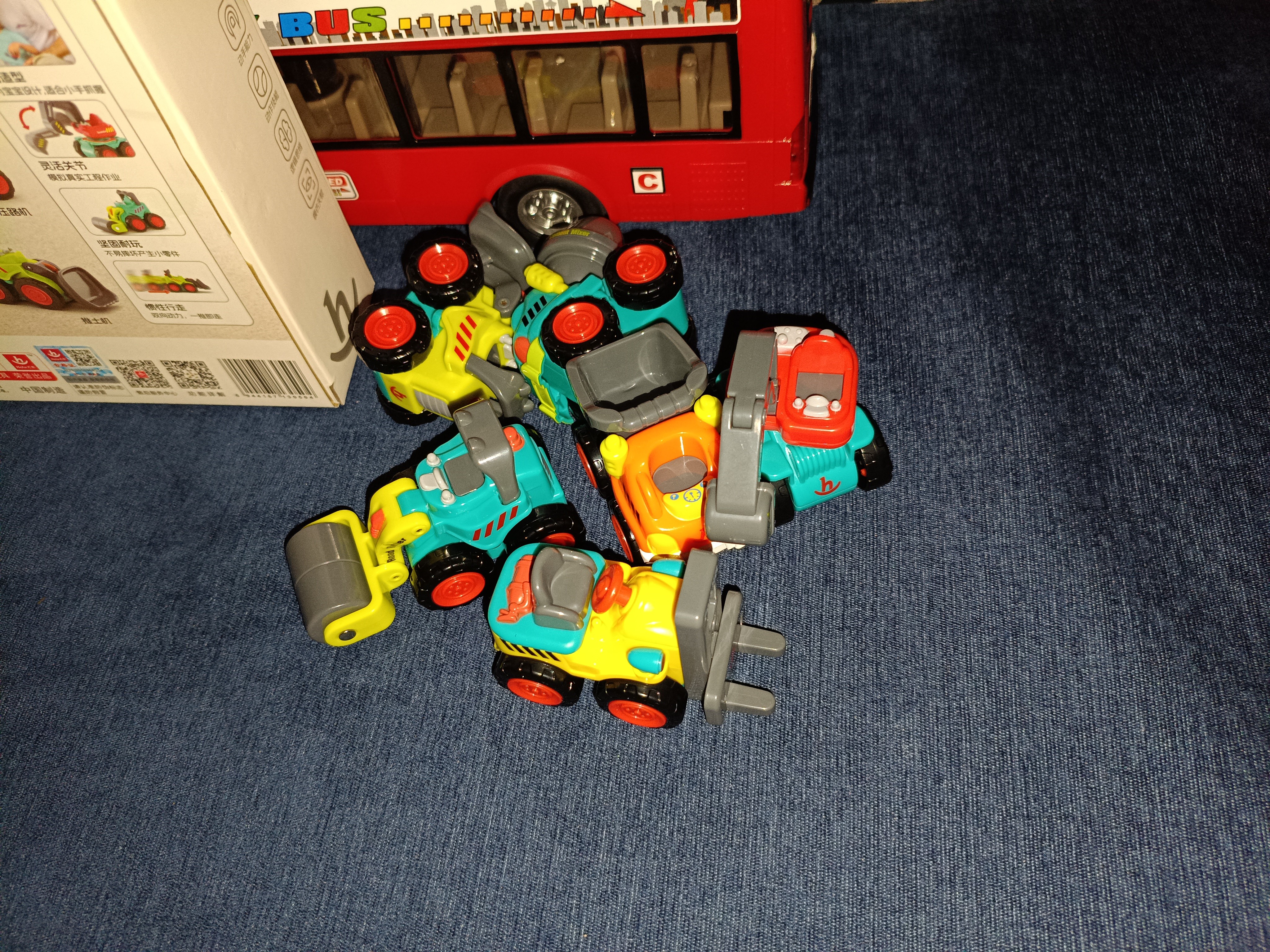 汇乐玩具婴幼儿童玩具车工程车挖掘机压路机1-3岁男孩玩具生日周岁礼物 工程车6只装 实拍图