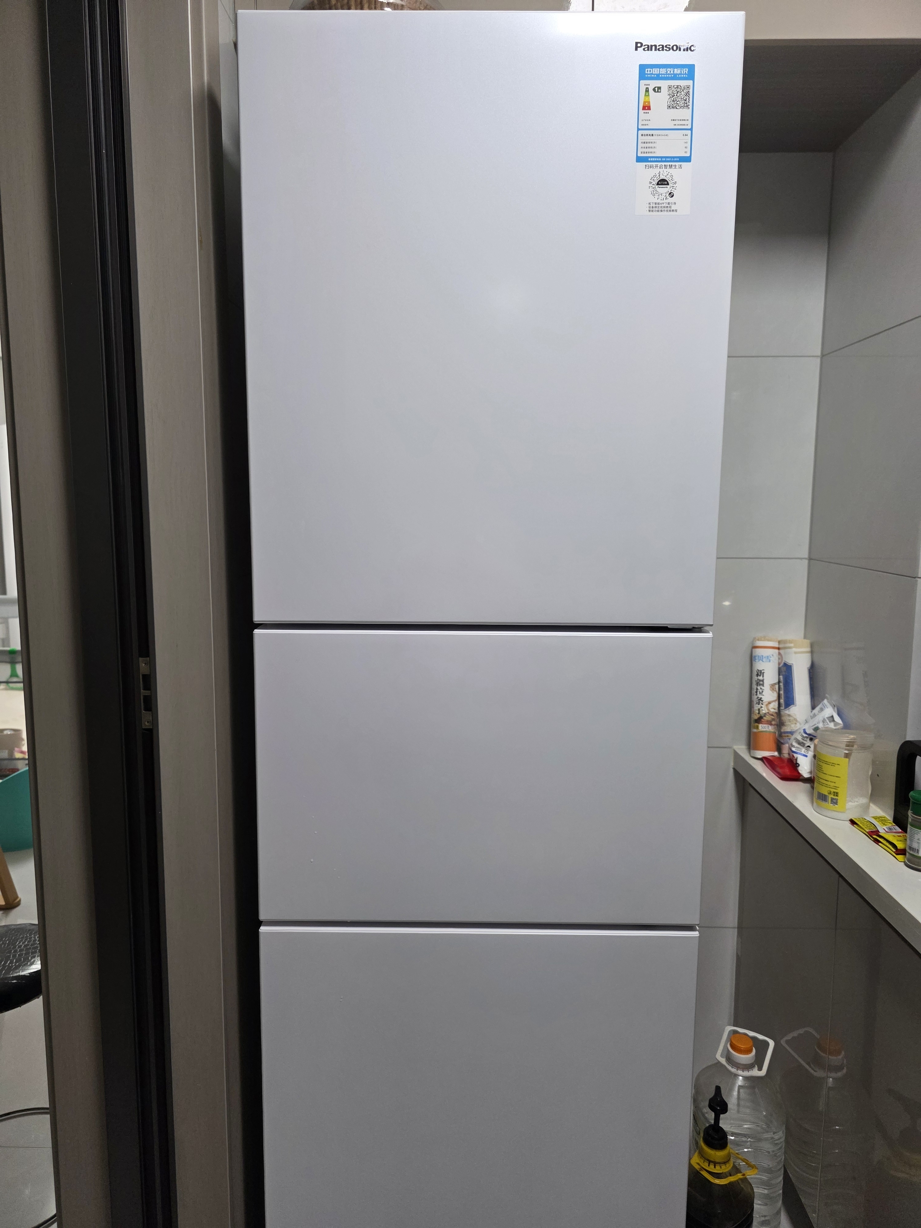 松下（Panasonic）Xtra300升家用小型冰箱三开门超薄自动制冰一级能效风冷无霜NR-XC30GEB-W【国家补贴】 实拍图