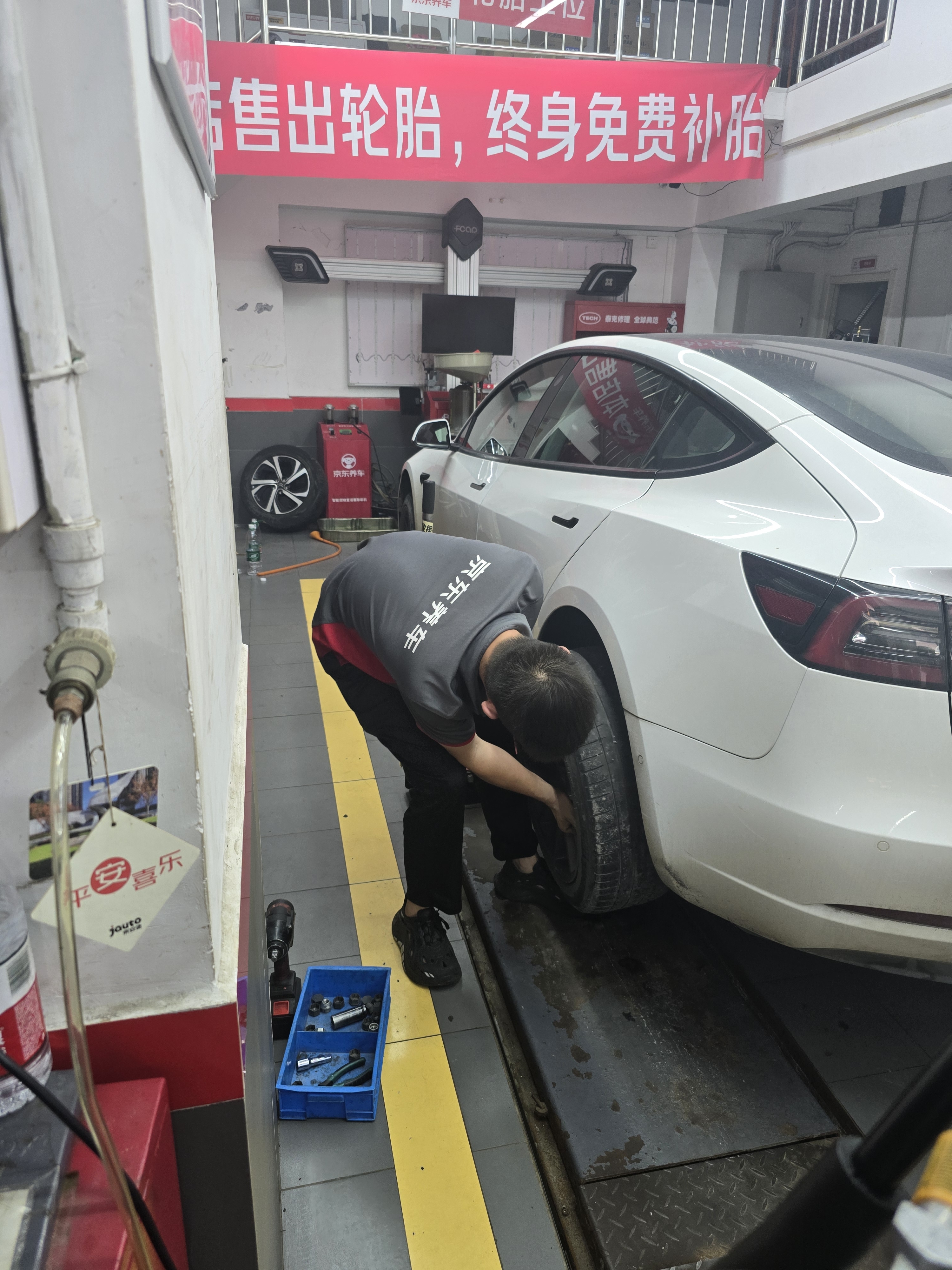 固特异（Goodyear）静音棉轮胎235/45R18 98W SCT鹰驰F1 酷跑 适配Model 3 御乘升级 实拍图
