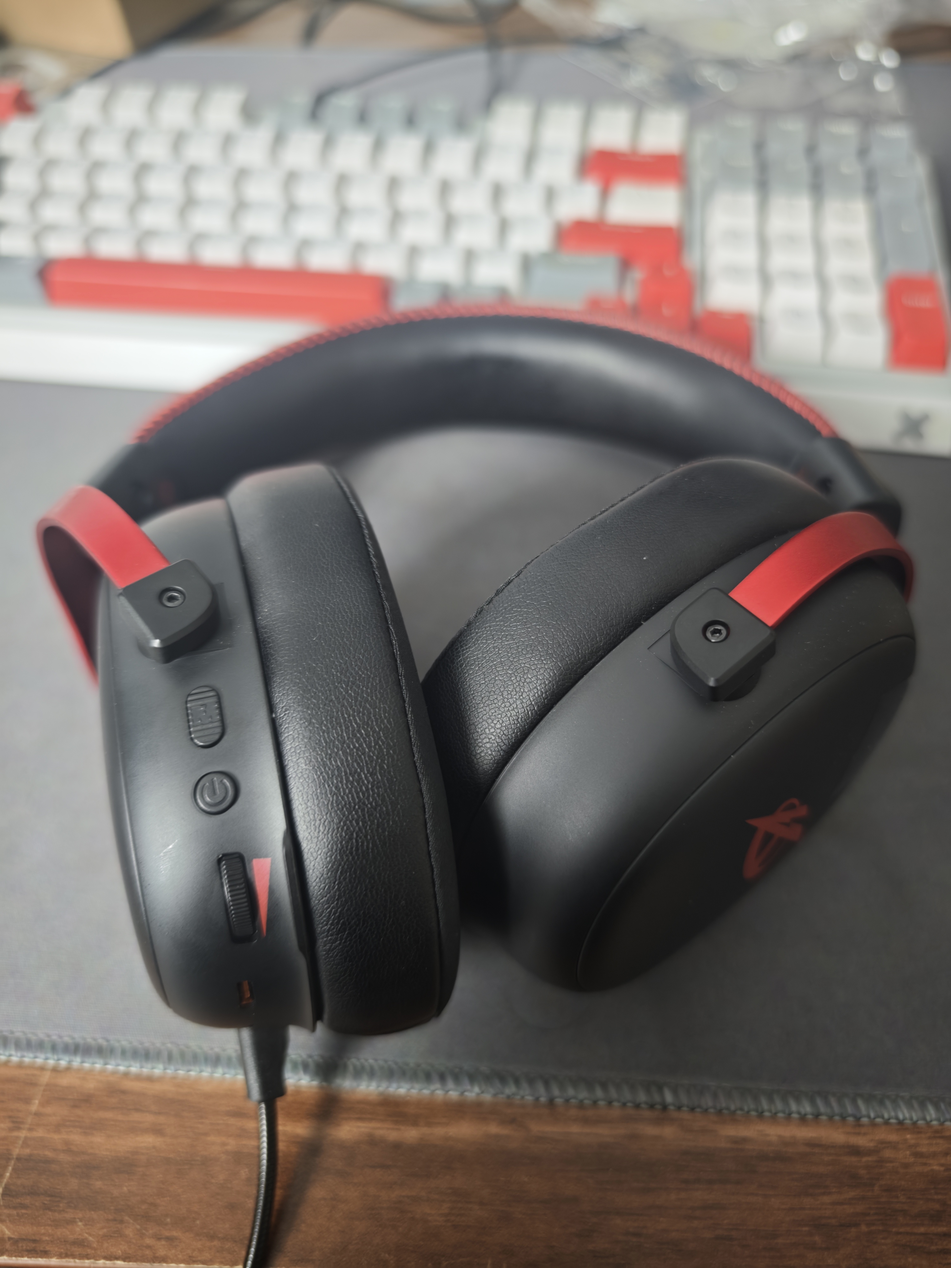iKF V11 Max四模游戏耳机头戴式无线电竞7.1声场蓝牙有线FPS专用驱动三角洲无畏契约听声辨位 黑红色 实拍图