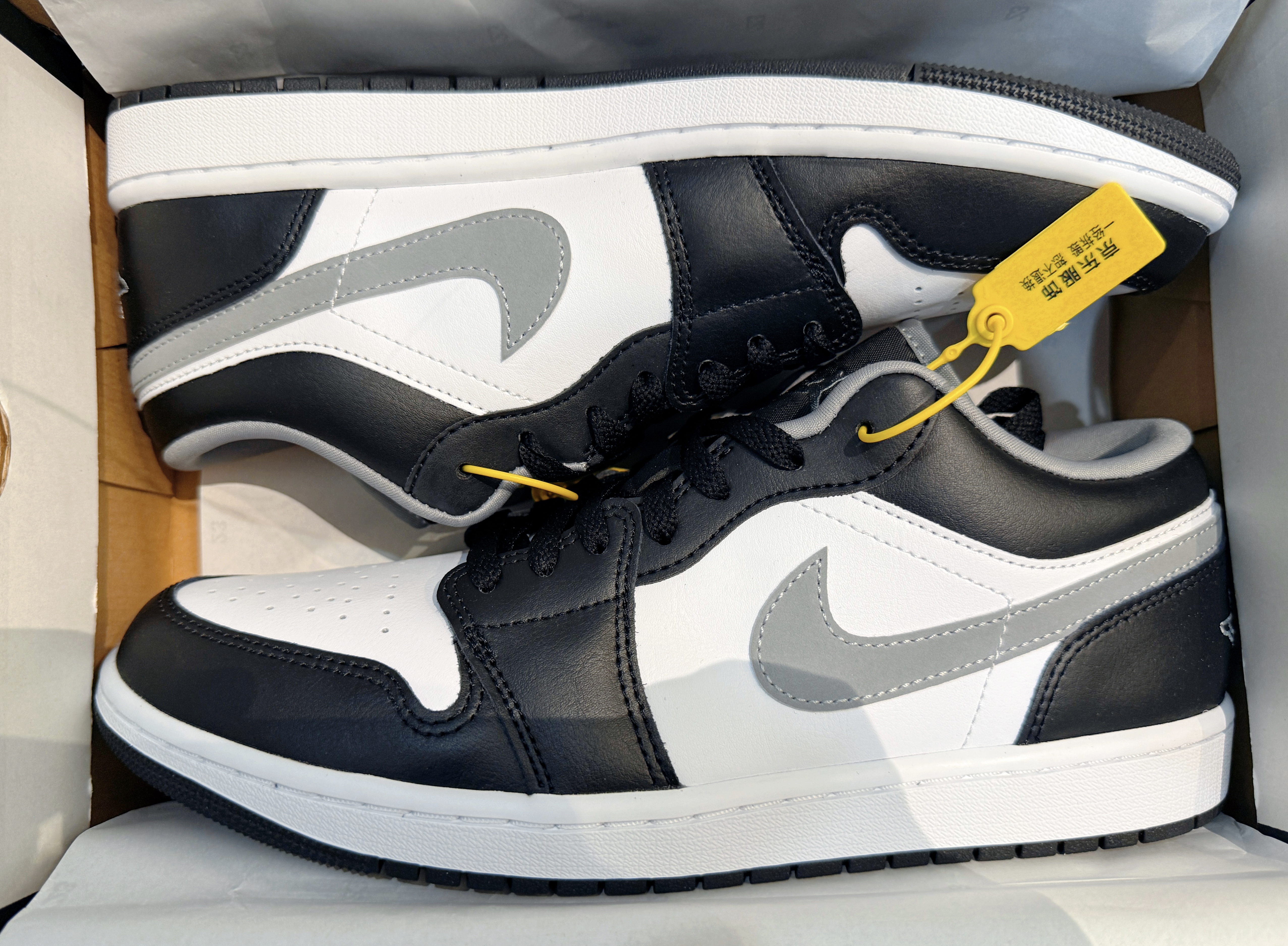 耐克NIKE男休闲鞋AJ1