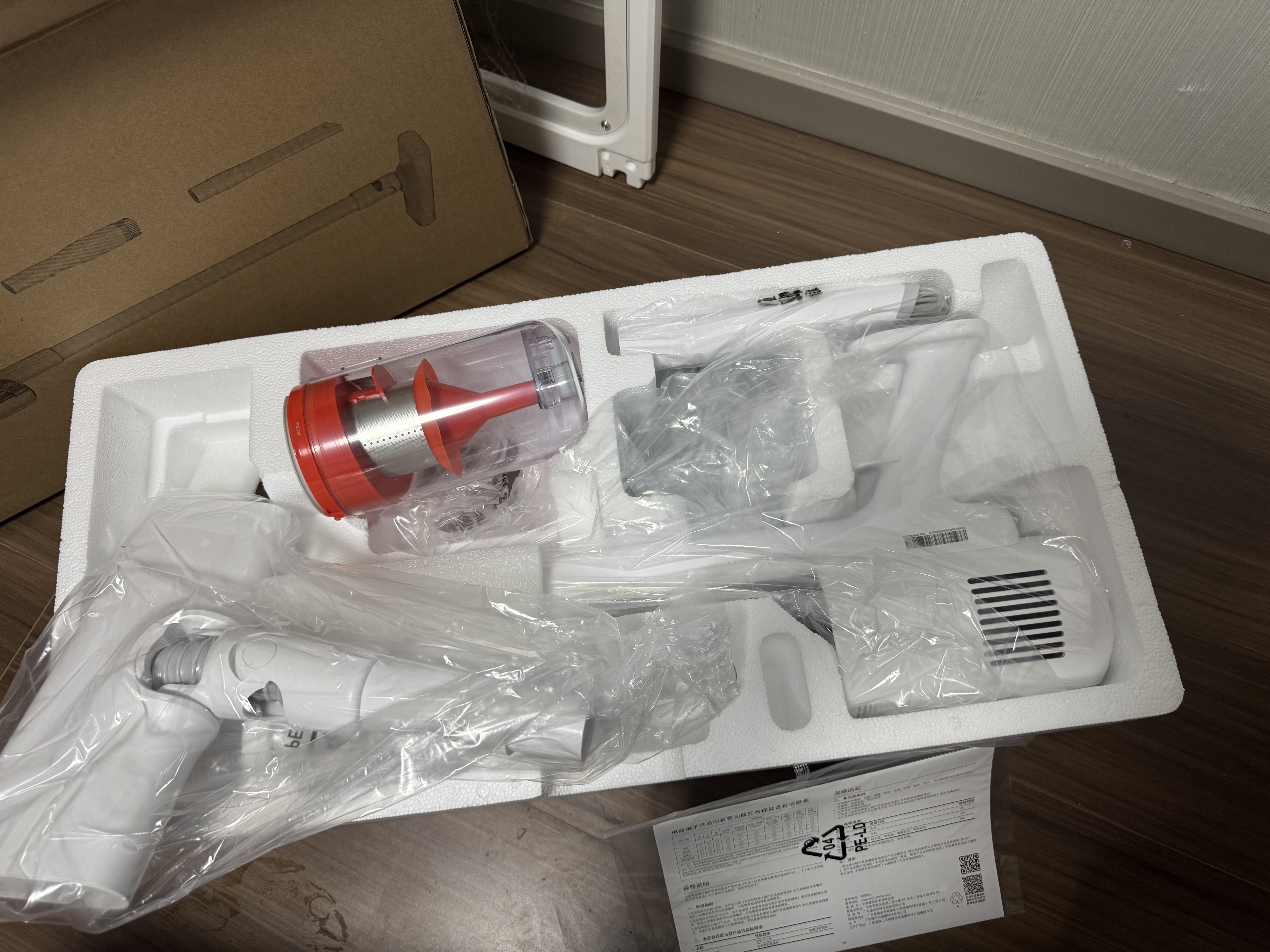 米家小米有线吸尘器 家用升级风道一键拆卸 可视化尘杯 纤薄机身除尘 B210 实拍图