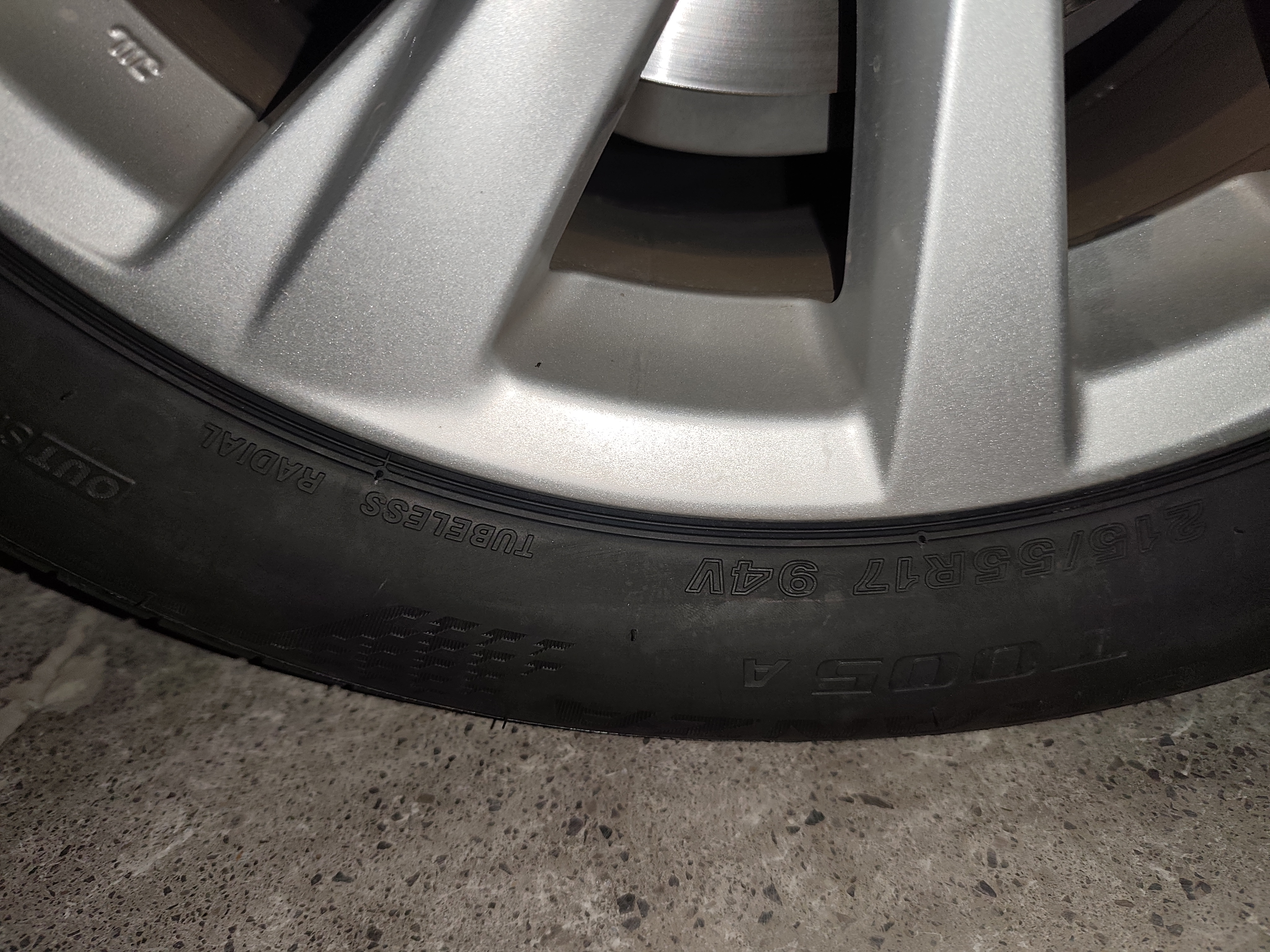 普利司通（Bridgestone）汽车轮胎 215/55R17 94V T005A配套亚洲龙适配皇冠 凯美瑞 帕萨特 实拍图