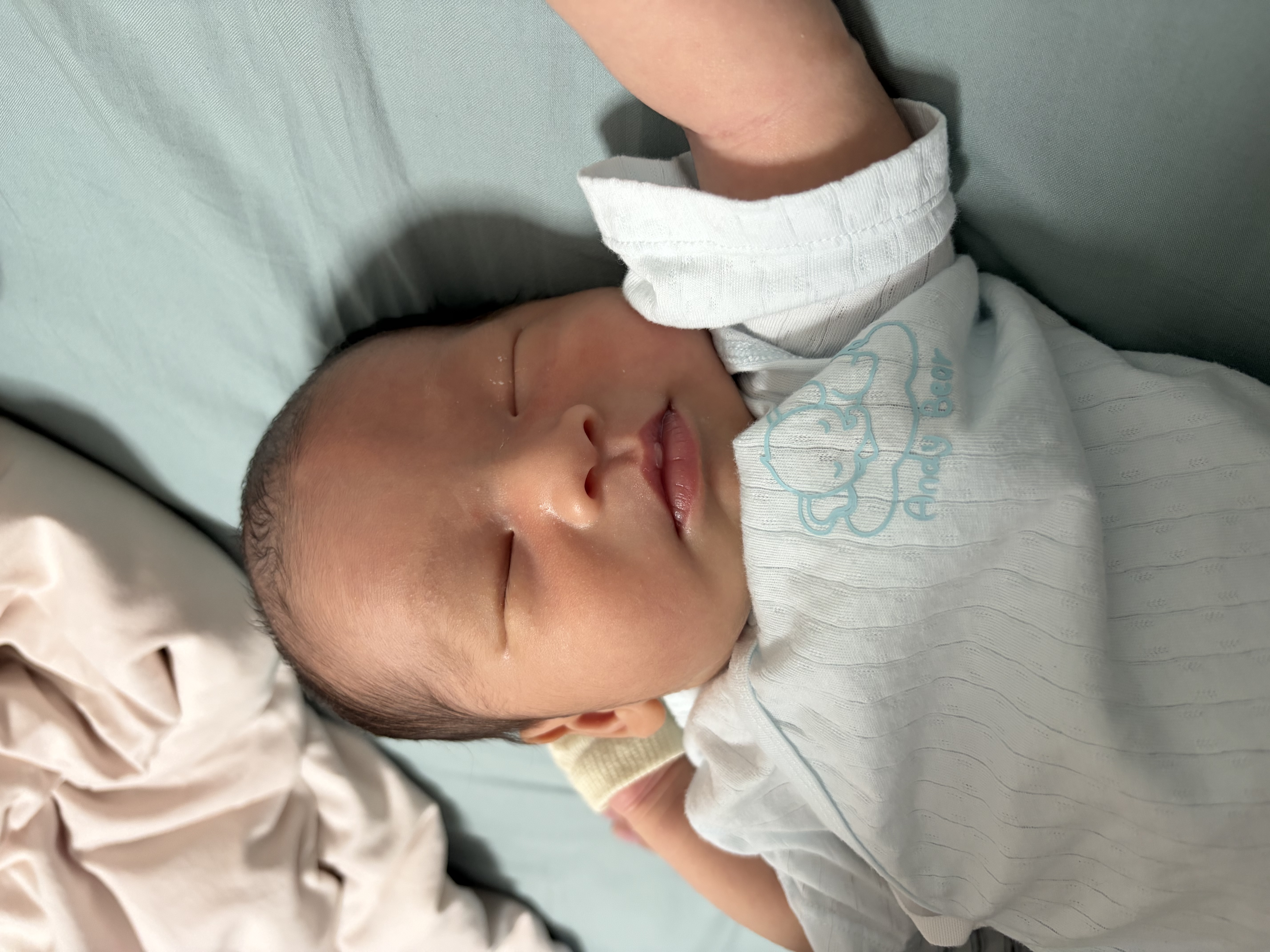牛栏（Cow&Gate）[入会积分券]英国牛栏原装进口婴幼儿配方奶粉800g 1段【1罐装】 实拍图
