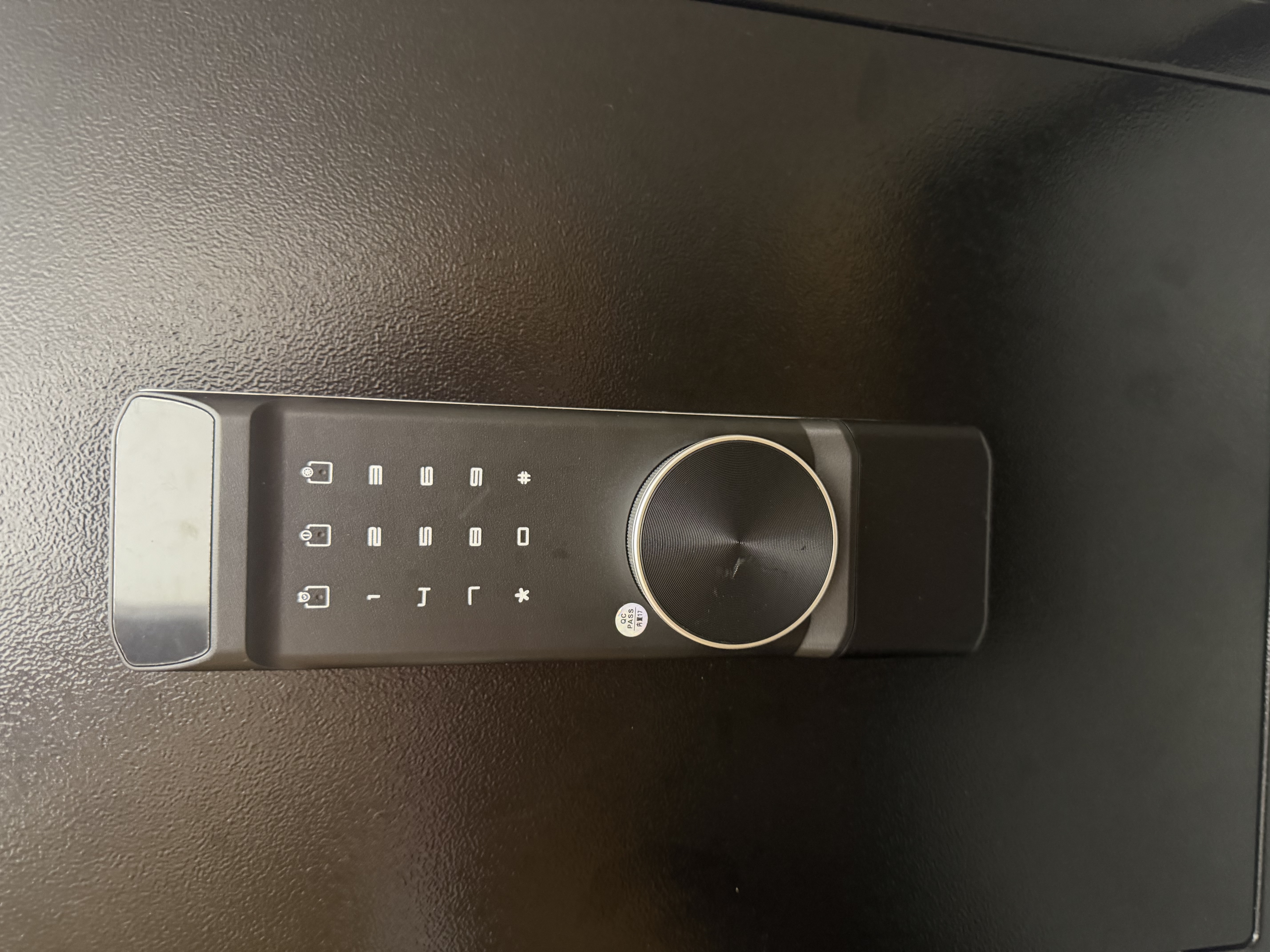 虎牌保险柜家用小型床头保险箱办公财务专用 密码指纹WIFI远程全钢防盗可入墙固定入衣柜保管箱 60cm黑色三层大空间【品牌特惠】 密码款(密码+钥匙) 实拍图