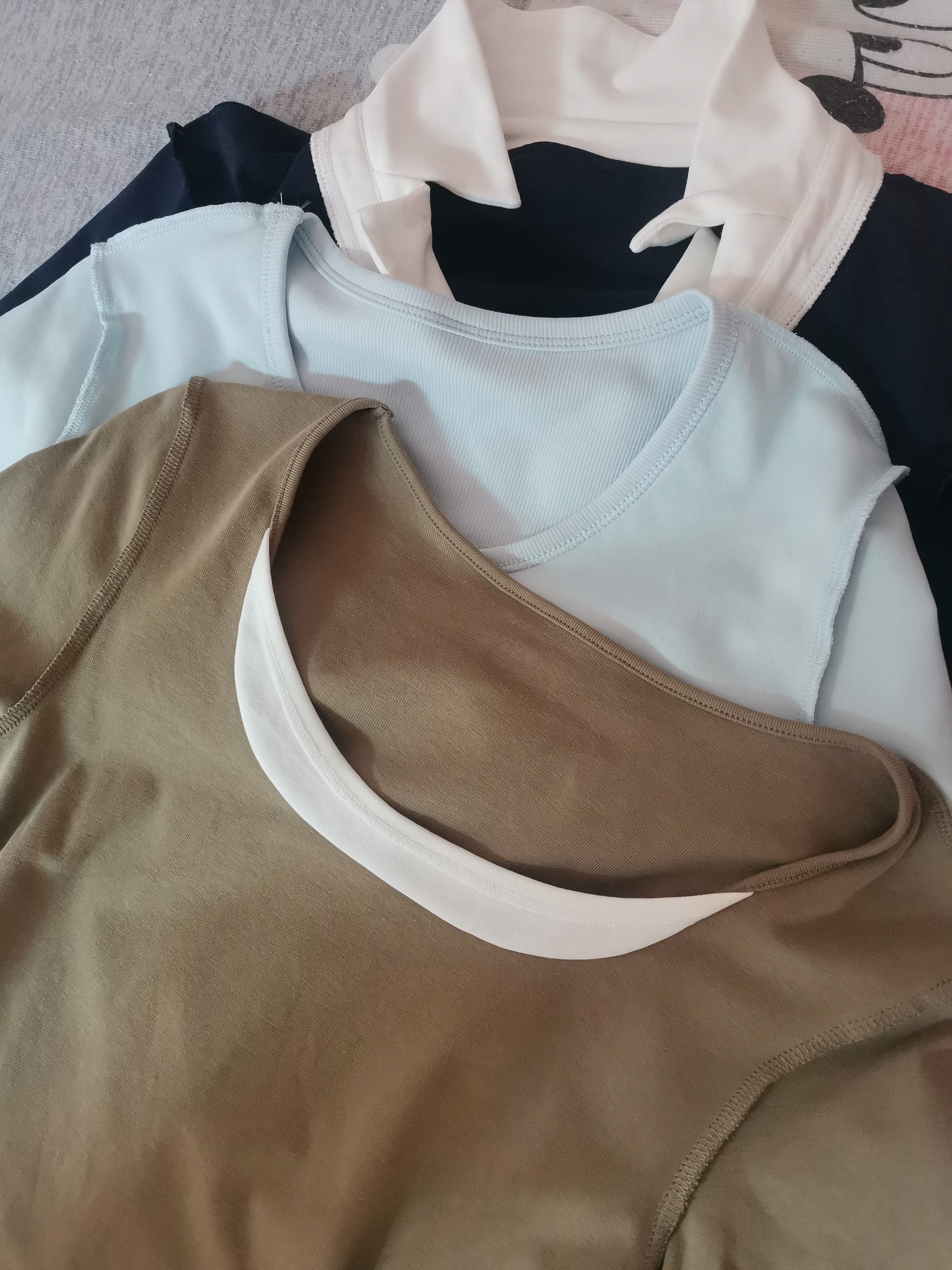 森马（Semir）短袖t恤女短款修身圆领内搭26夏凉感收腰V领上衣辣妹109326100003 实拍图