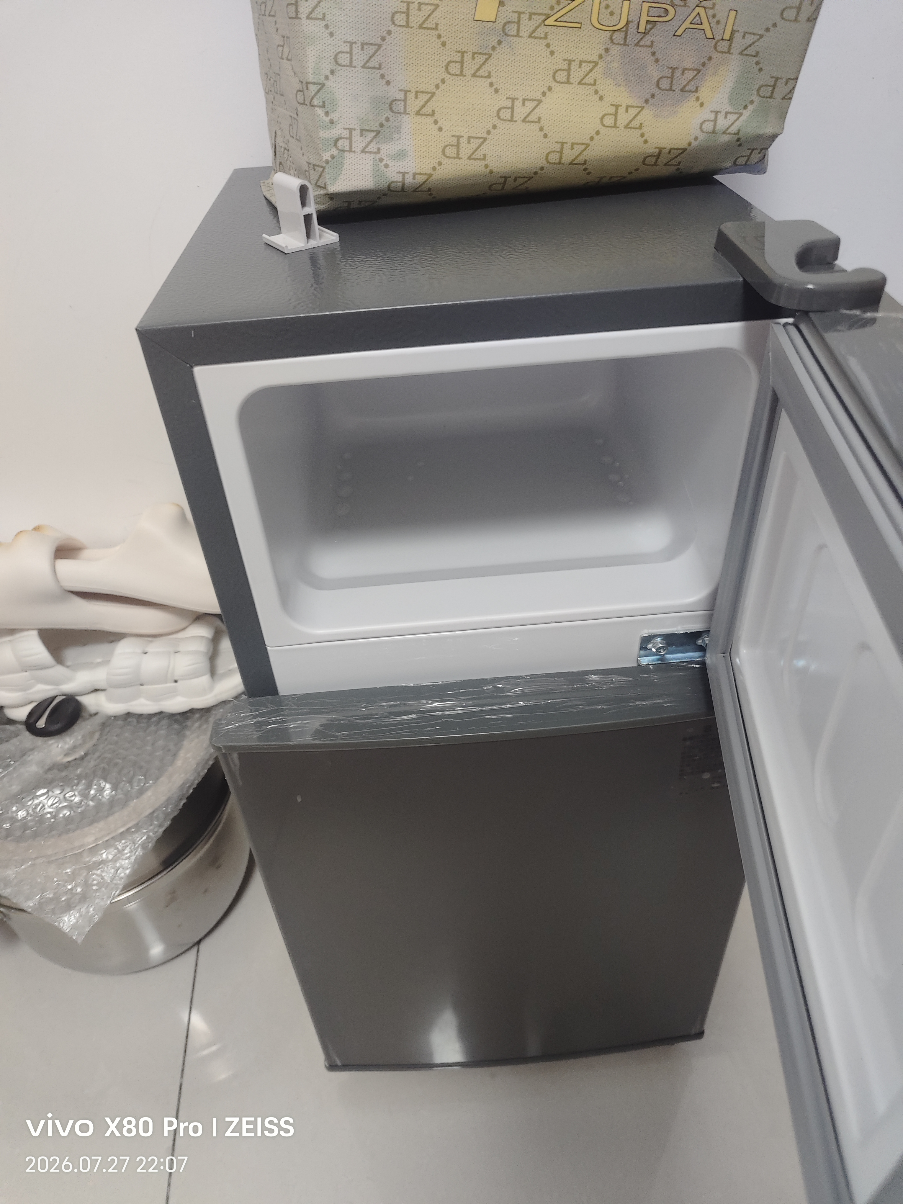 奥克斯小冰箱家用小型迷你冷藏冷冻两用出租房宿舍用节能省电寝室办公室电冰箱 【净化去味】146灰色【高效保鲜 铜管速冷】30L 实拍图