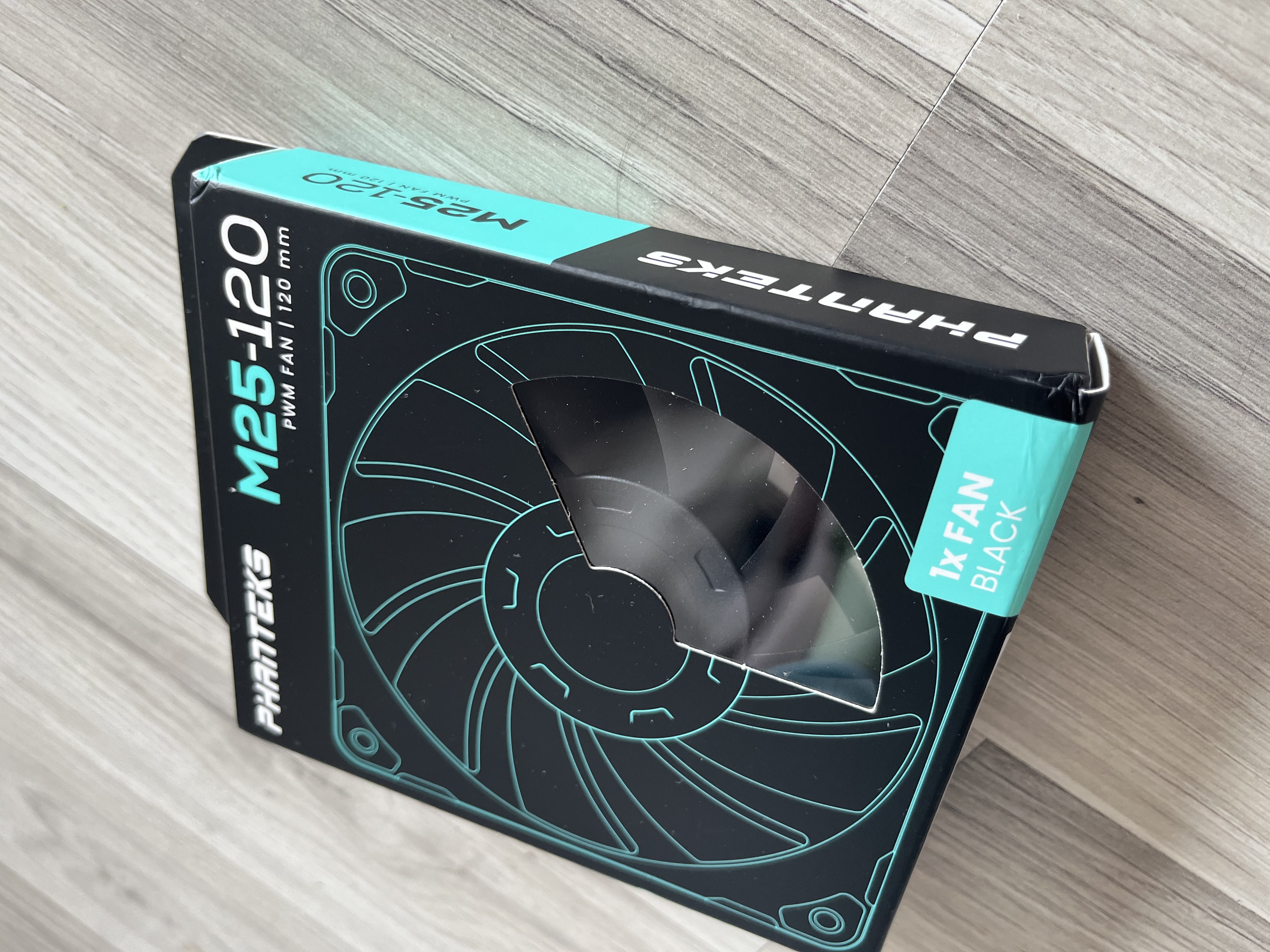 追风者（PHANTEKS）M25雅黑12cm 台式机箱散热风扇(FDB液压轴/串联线/4针PWM温控/风量型/2000转/性能轴心) 实拍图