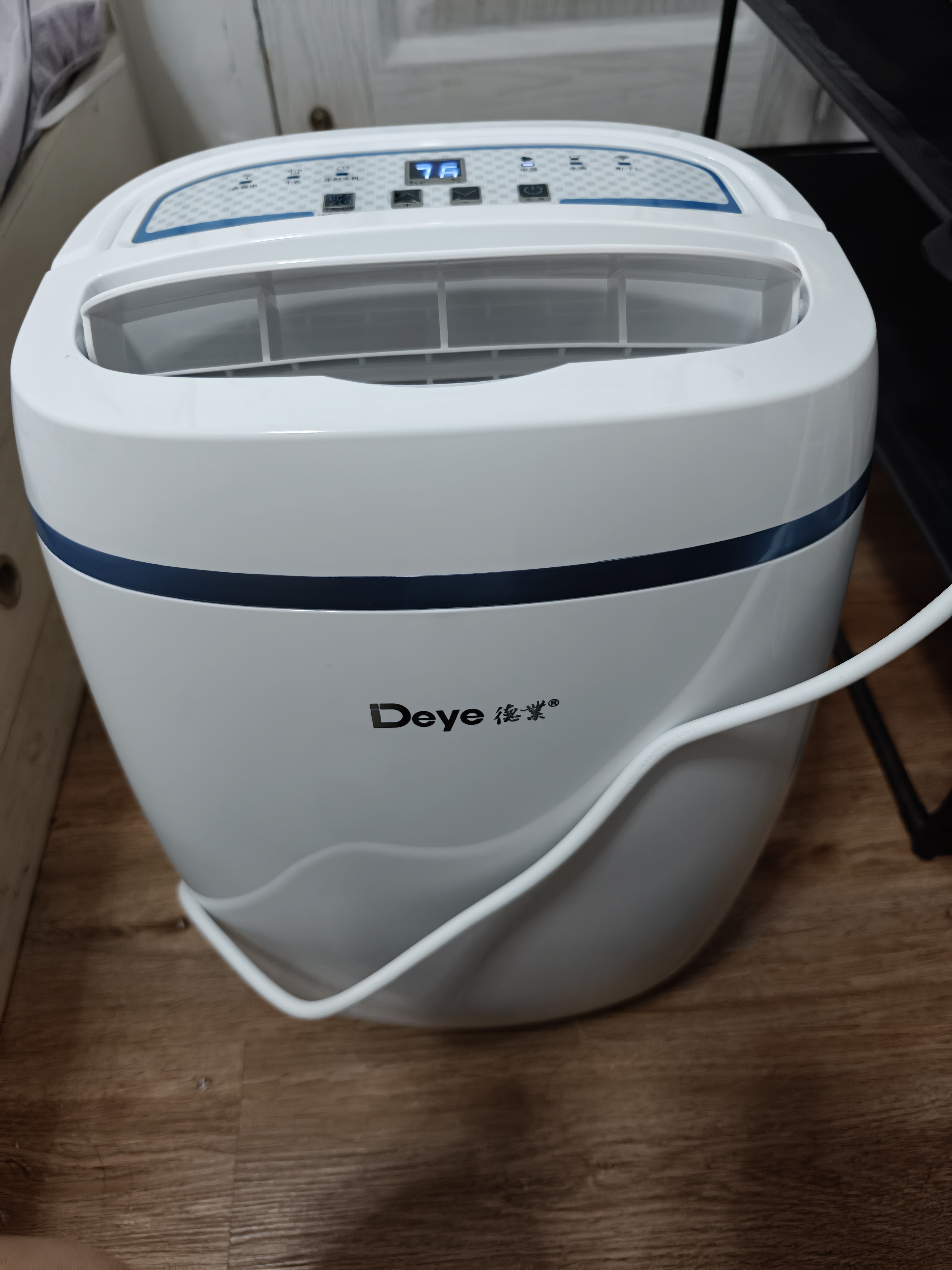 德业（Deye）除湿机/抽湿机 除湿量12升/天 家用轻音吸湿器地下室干燥机干衣机低功耗手机智控DYD-E12A3 实拍图