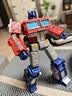 变形金刚（Transformers）儿童男孩玩具模型礼物《塞伯坦之战：地出》领袖级擎天柱E7166 实拍图
