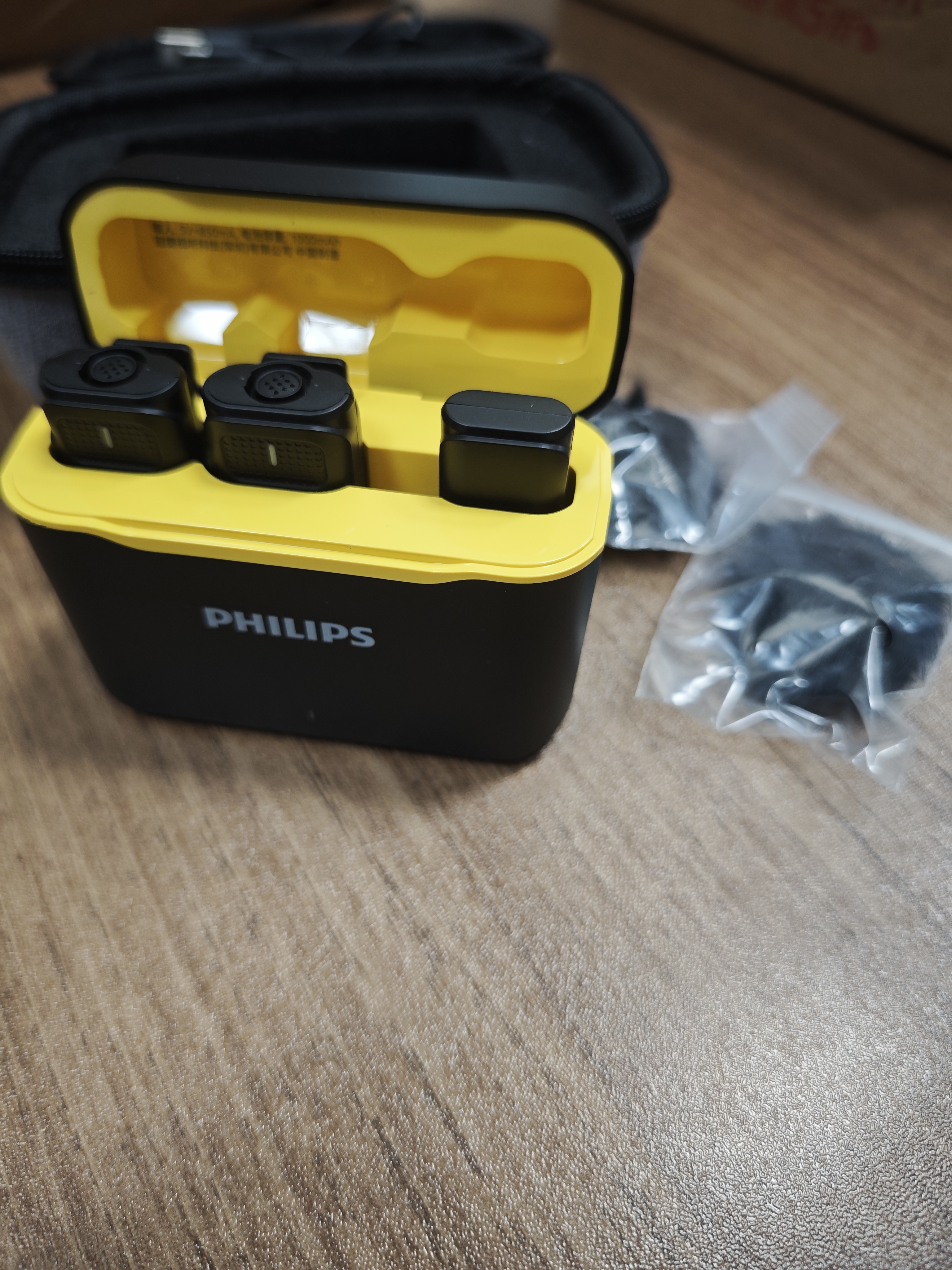 飞利浦（PHILIPS）【国家补贴】无线领夹麦克风一拖二直播收音麦vlog主播户外短视频采访直插式降噪话筒DLM3545V 实拍图