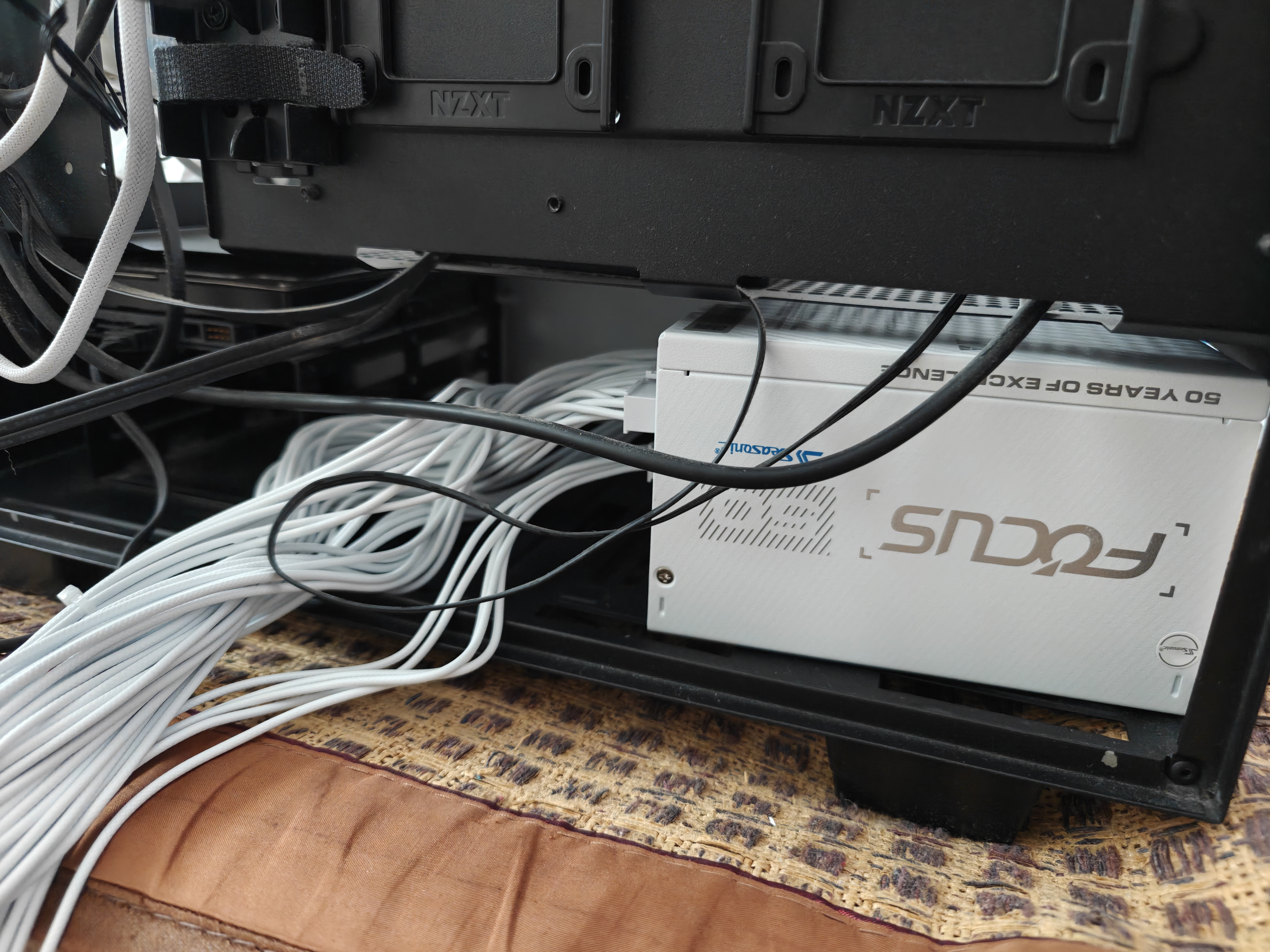 海韵（SEASONIC）【FOCUS v5 GX】850W 双色线材白金认证 白色电脑电源｜A级声学｜ATX 3.1｜CQC3级｜支持50系显卡 实拍图