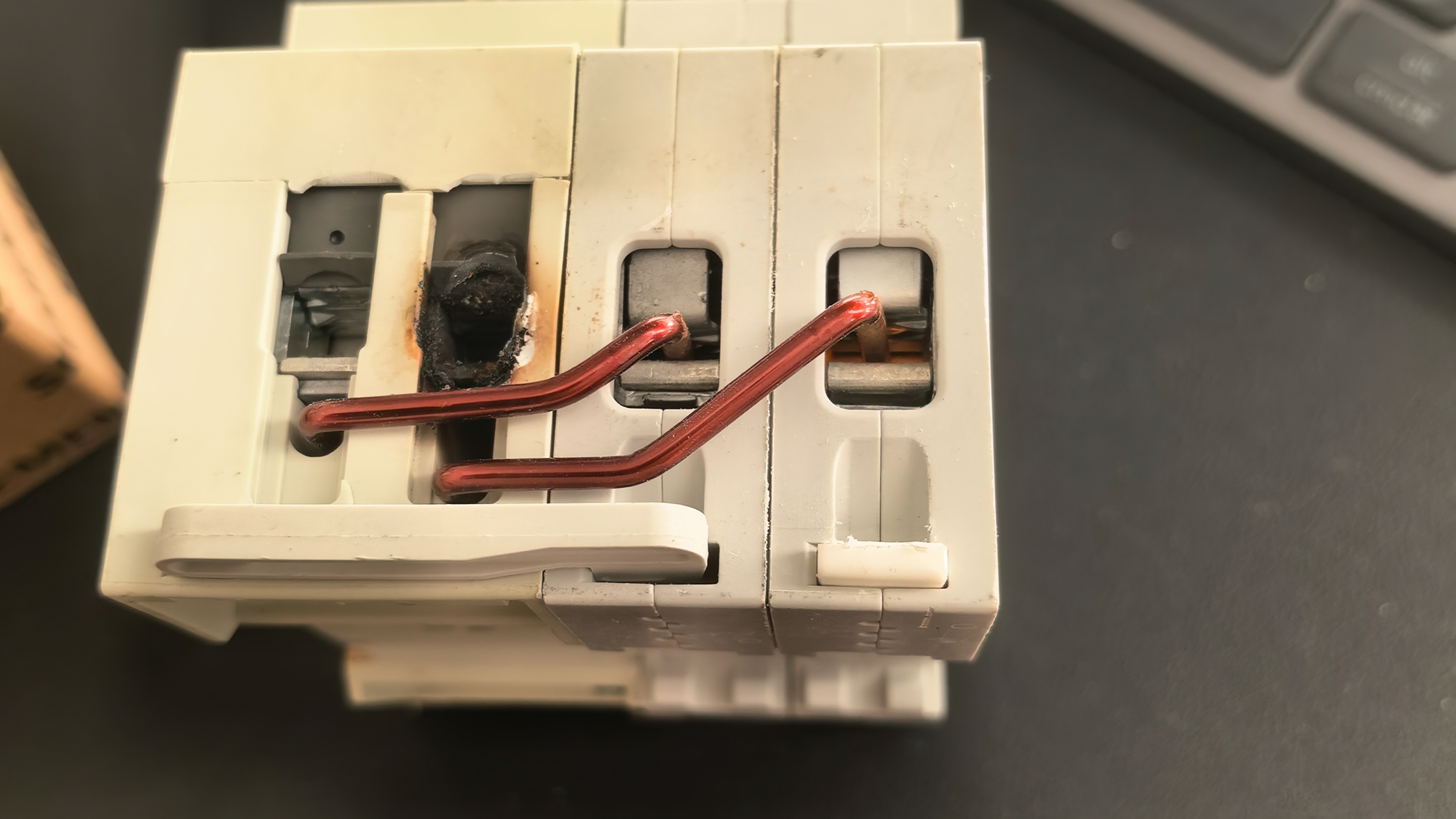 西门子漏保断路器5SU 5SU9326-1CN63(AC 30MA 2P 6KA C63) 空开带漏保断路器5SU93261CN63 实拍图