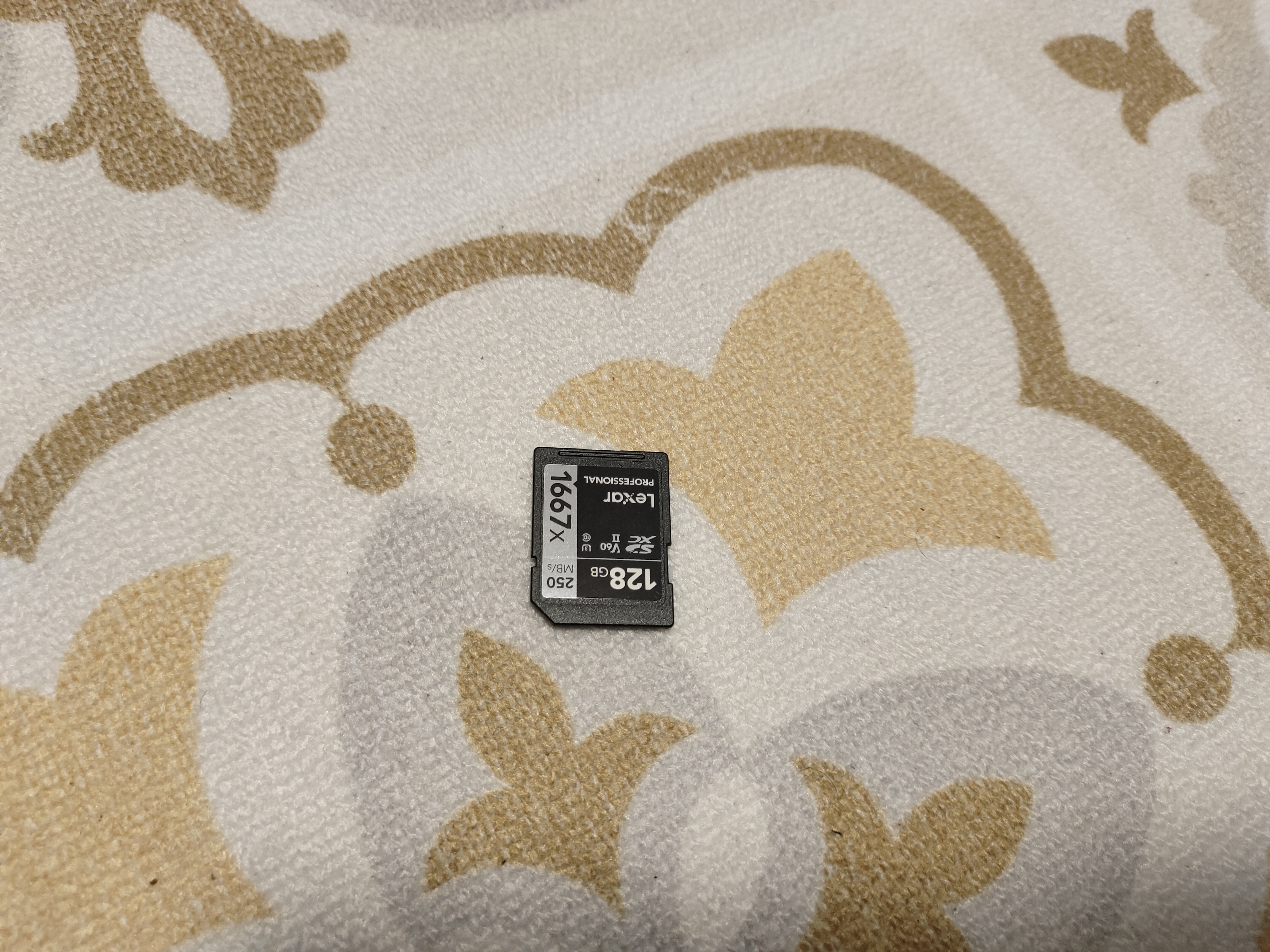雷克沙（Lexar）V60SD卡128G 4K高速 富士相机内存卡 sdxc存储卡 单反微单相机卡 128G V60 读速高达250MB/s 高速SD卡 写速大幅提升 实拍图
