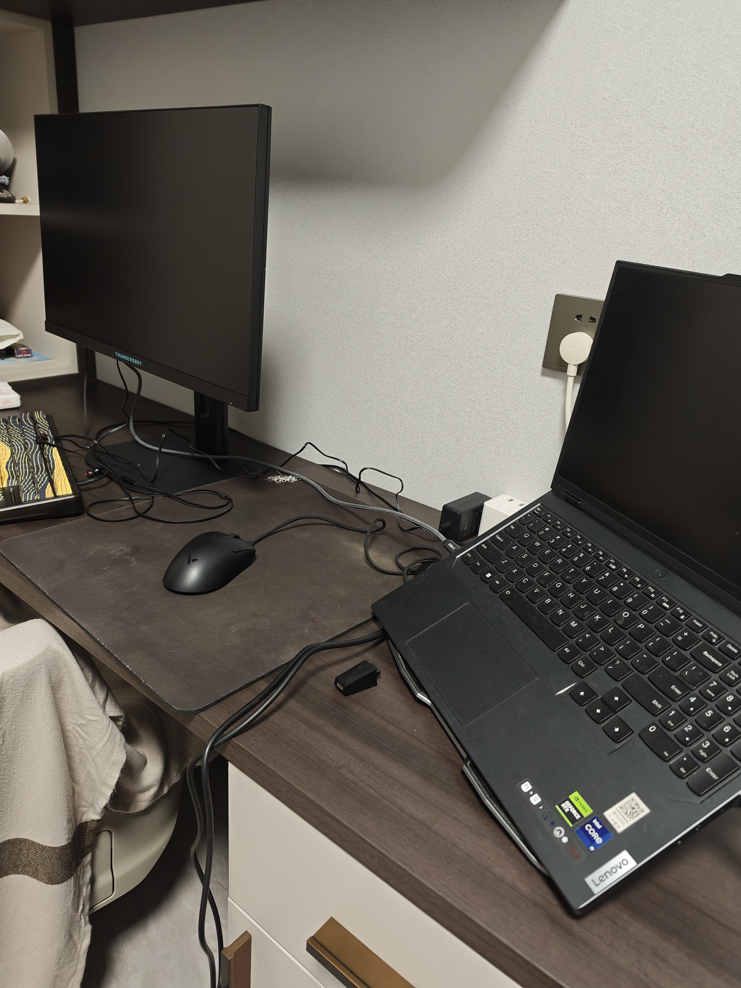 雷神银翼24.5英寸420Hz原生400 FastIPS硬件低蓝光1ms HDR450nit峰值升降旋转电脑电竞显示器ZF25F400L 实拍图