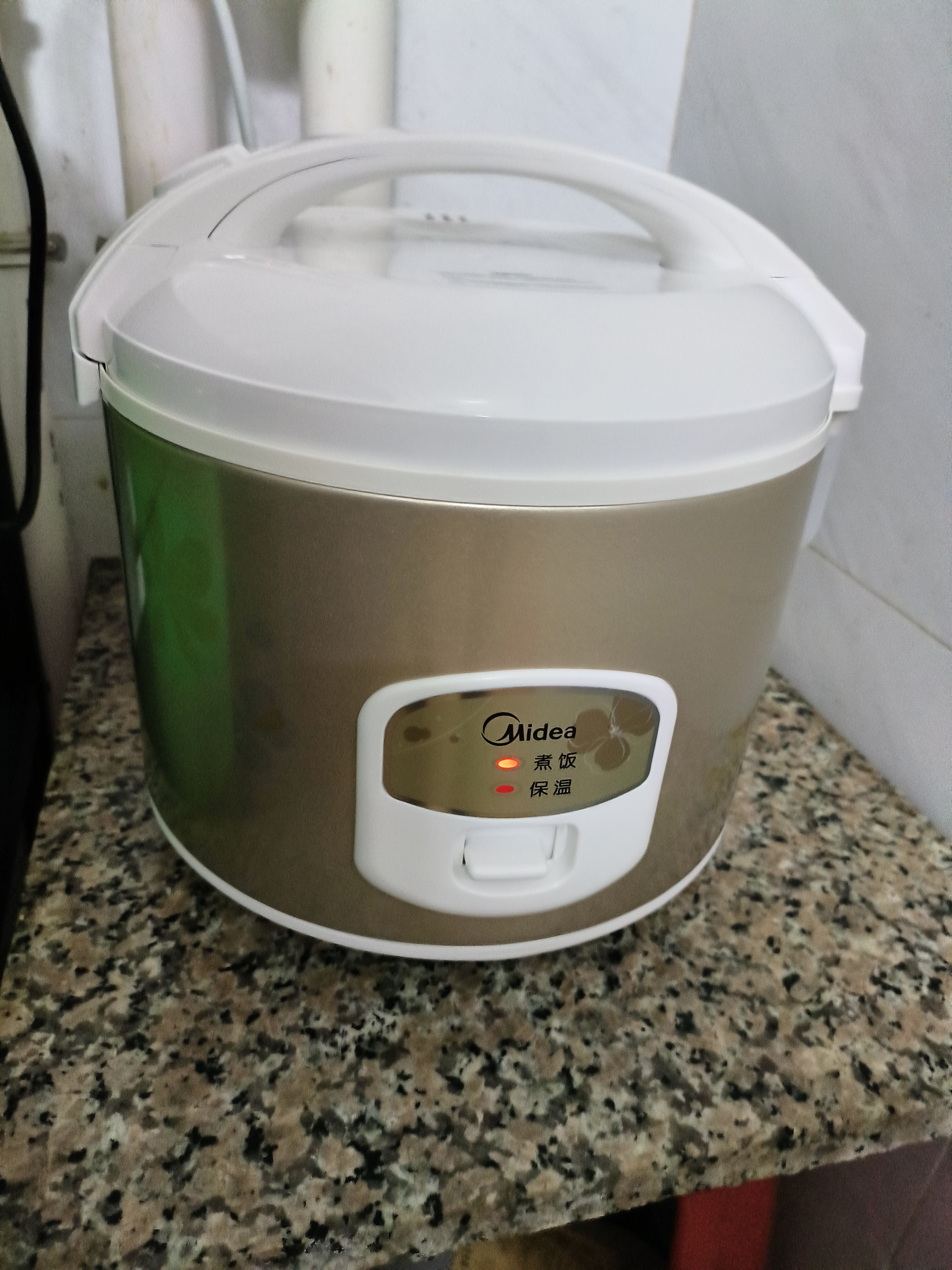 美的（Midea） 微压电饭煲 精铸发热盘大容量简单易控 黑晶内胆家用迷你小电饭锅 1-2-3-5-8人家用商用年货好物 3升黑晶内胆MB-WYJ301 （2-6人） 3L 实拍图