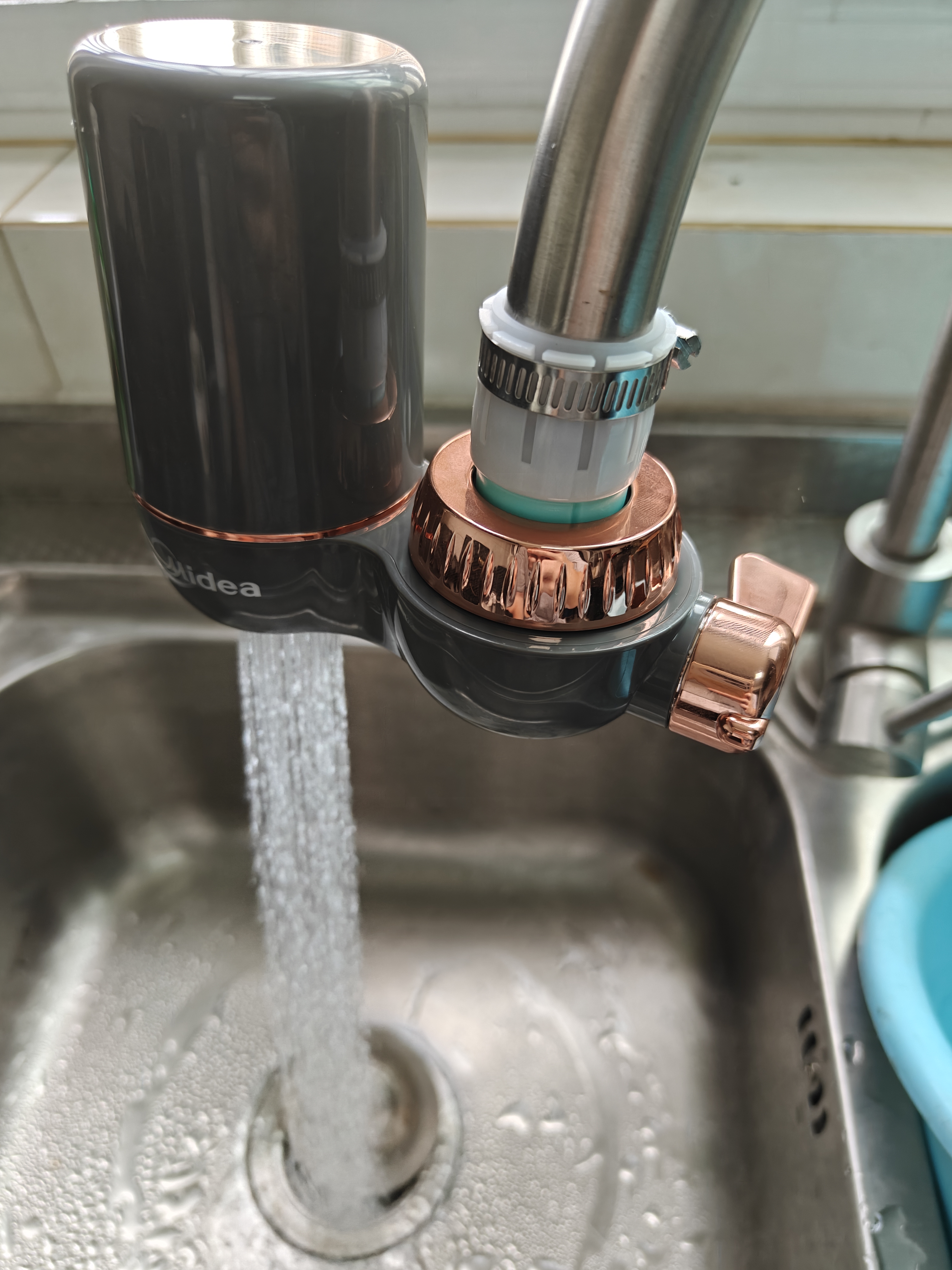 美的（Midea）净水器水龙头过滤器家用自来水滤水器直饮前置过滤器厨房卫生间通用除水垢除余氯双出水可清洗滤芯 一机三芯【两年免换滤芯】 实拍图