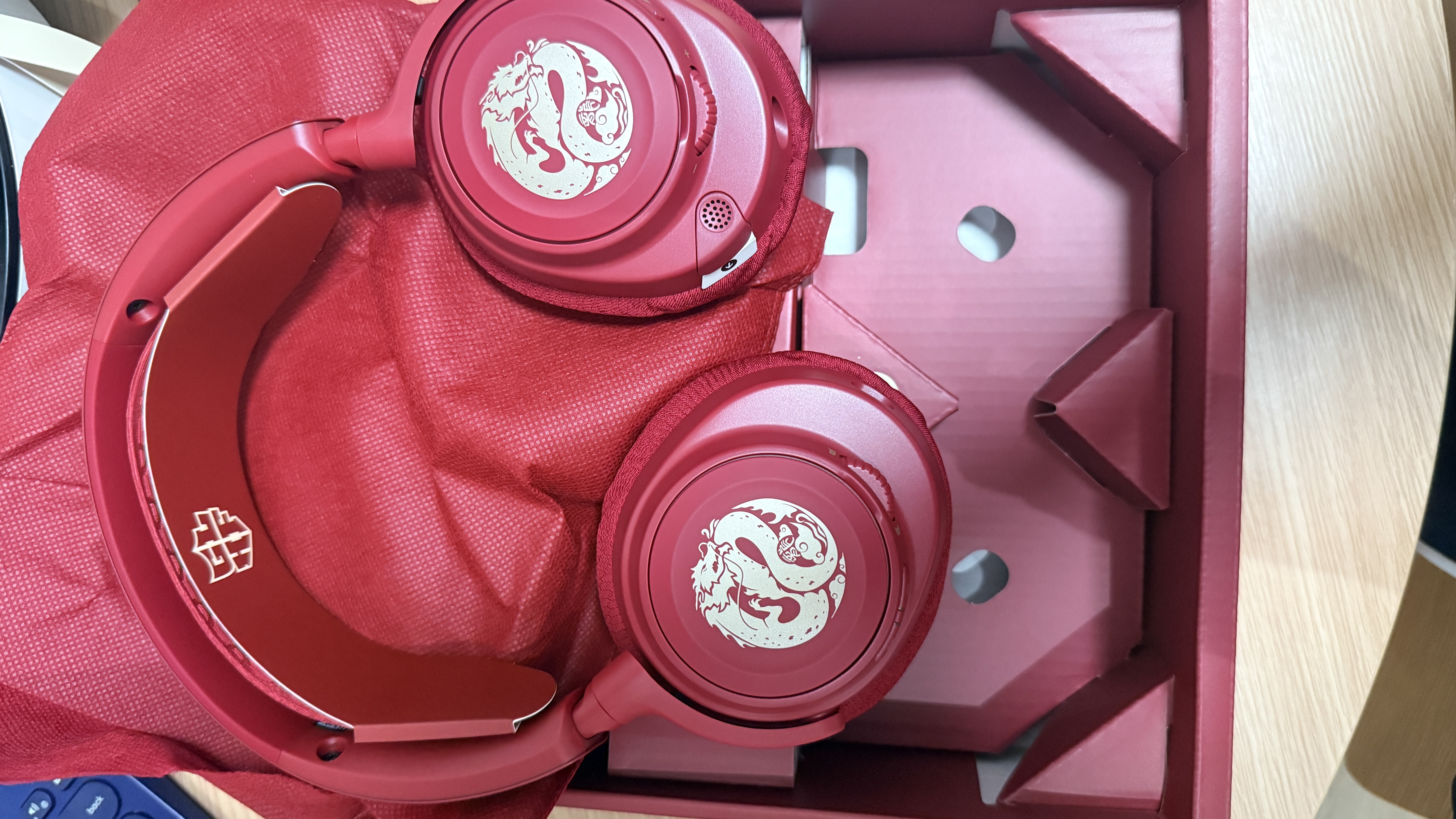 赛睿（SteelSeries）寒冰Nova7龙之声升级款红色限定 电竞游戏头戴式耳机无线/蓝牙三模耳麦笔记本台式电脑降噪麦克风 实拍图