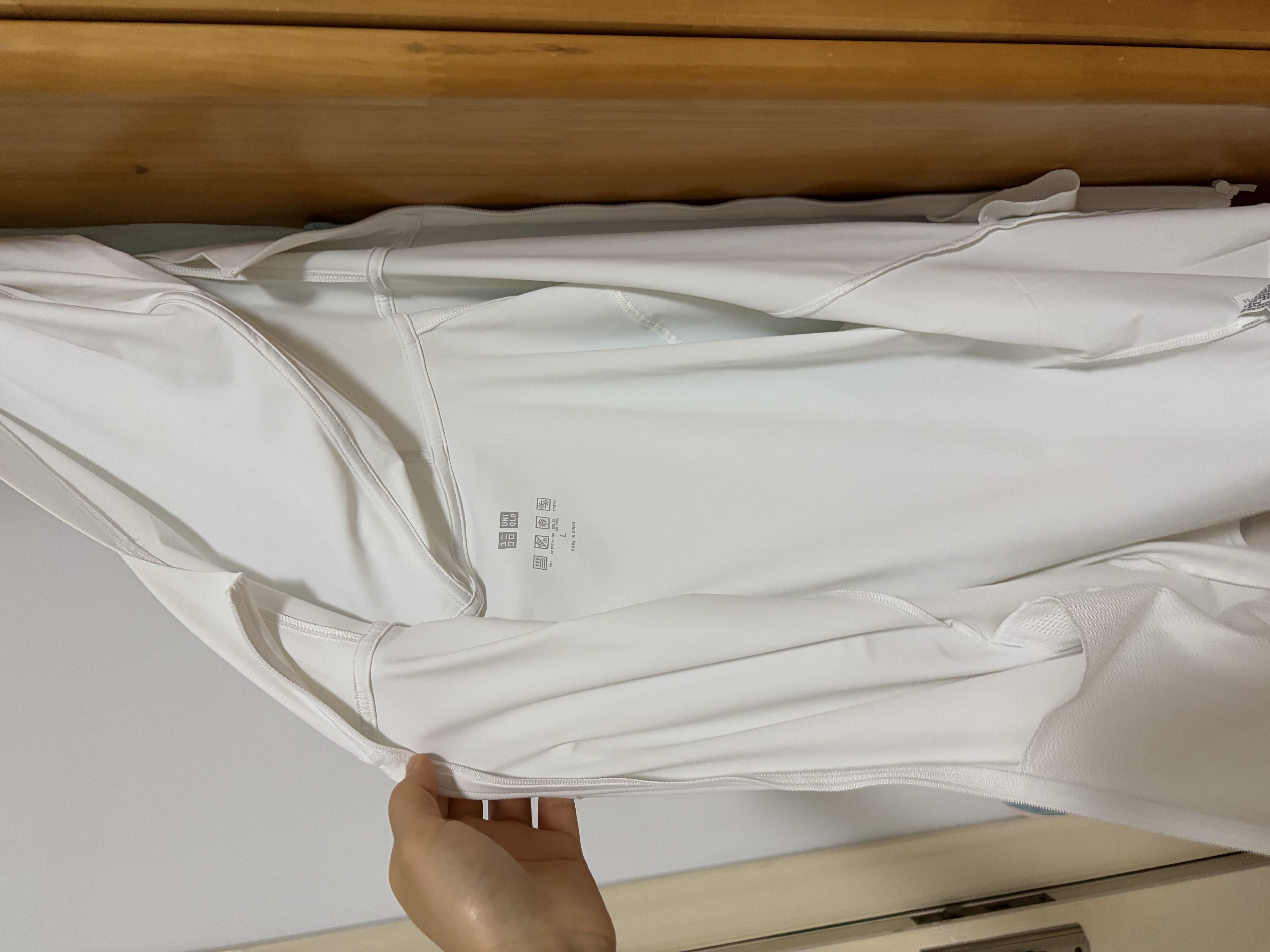 优衣库AIRism高弹力防紫外线拉链连帽开衫女装实测UPF100+483281 00 白色 L 实拍图