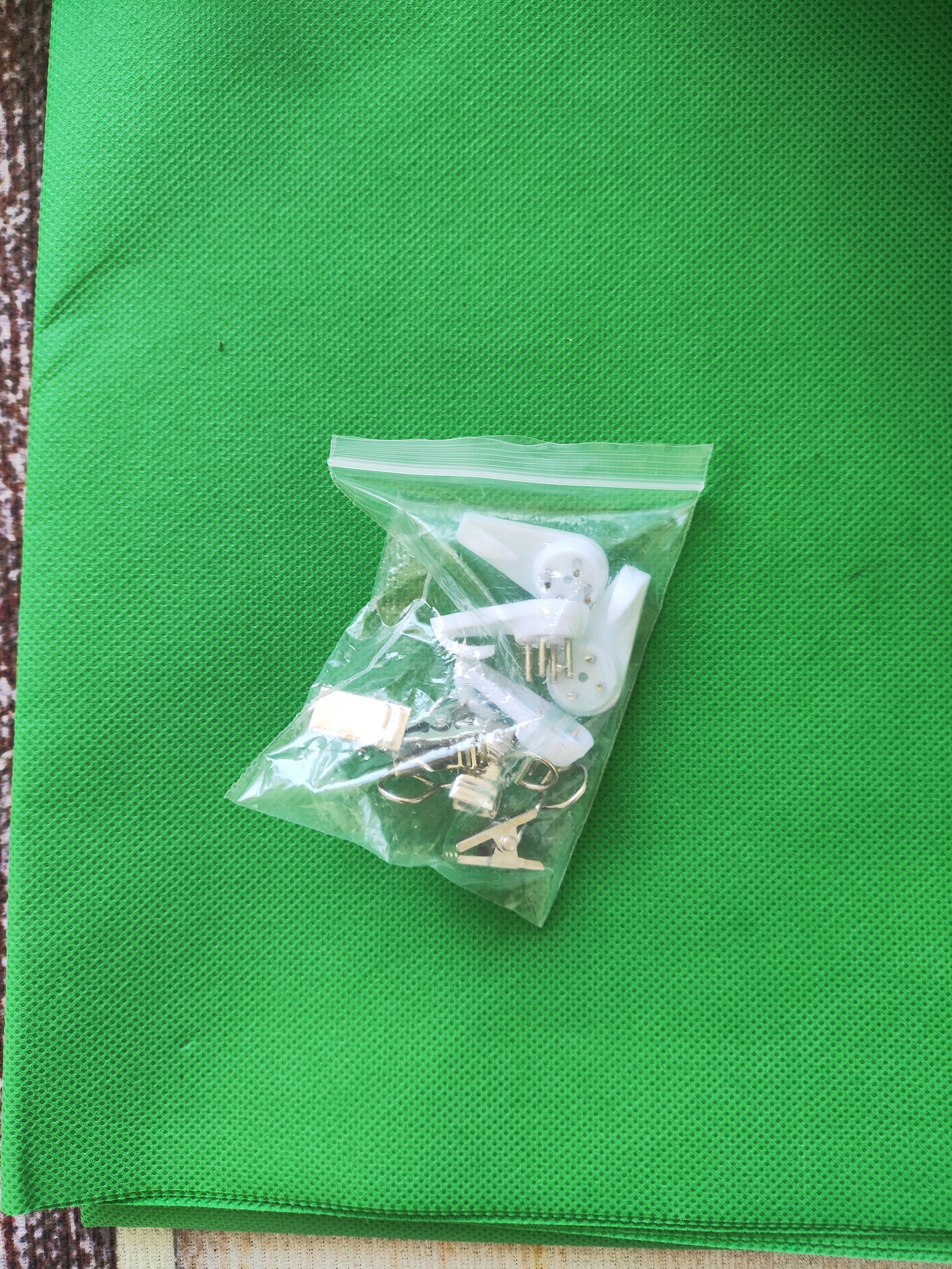 徕兹1.6*1米绿色背景布拍摄摄影直播绿幕背景布抠像布加厚纯色绿布背景布拍照背景布便携式绿布 实拍图