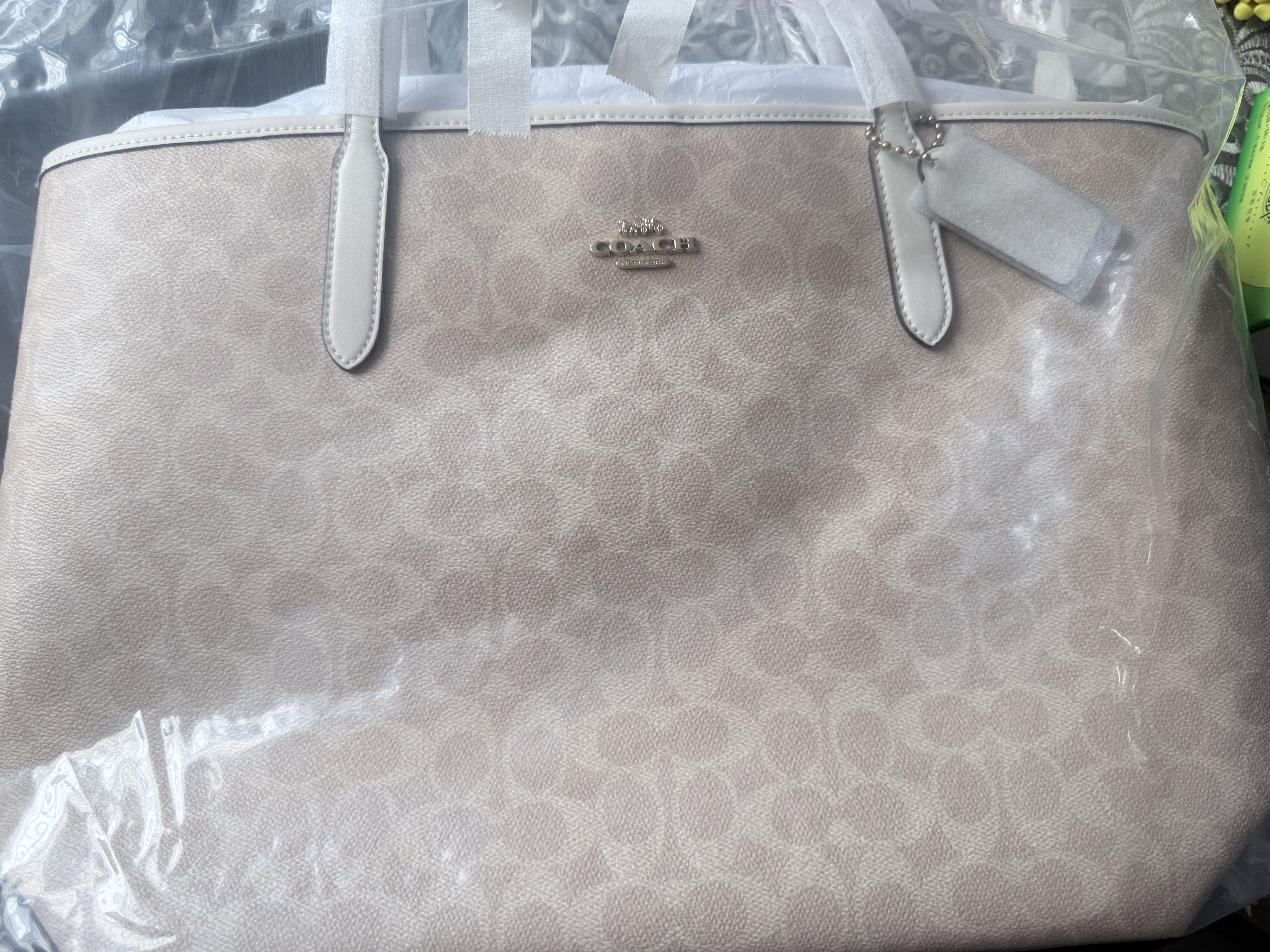 蔻驰（COACH）奢侈品女包CITY 33大号老花磁扣单肩手提托特包 大容量送女友礼物 CV976香草白 实拍图