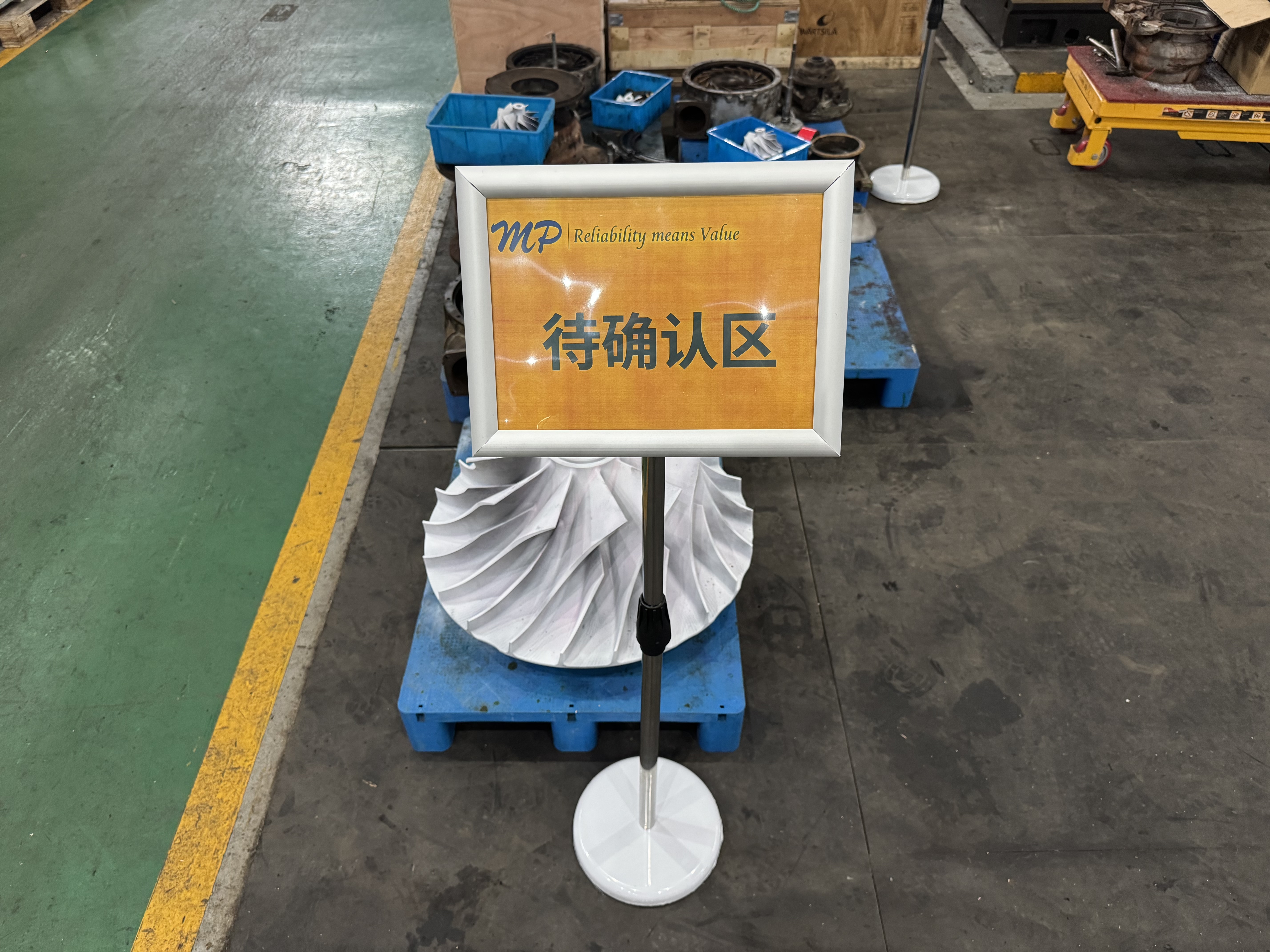豪思克普指示牌A4【银色直角】立式标识牌立牌展示架广告牌引导牌水牌不锈钢可伸缩标识牌HS-GGP1 实拍图