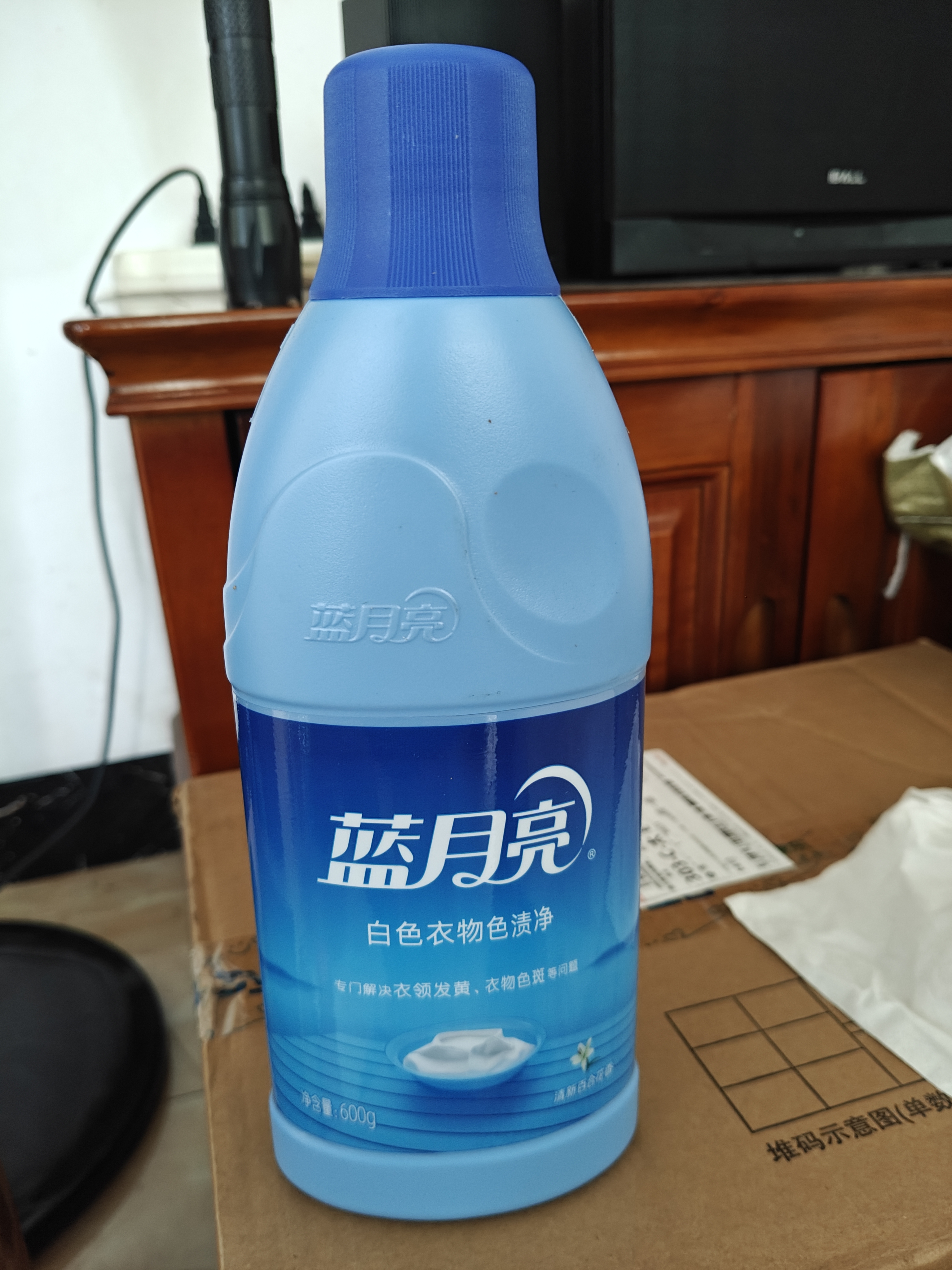 蓝月亮白色衣物色渍净 600g瓶 除菌率99.9% 清新花香 衬衫衣领去霉斑渍 实拍图