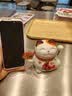 掼悦自动摇手招财猫迷你小号陶瓷摆件店铺开业送礼办公室家居摆件装饰 5寸摇手生意兴隆-财扇【配坐垫】 实拍图