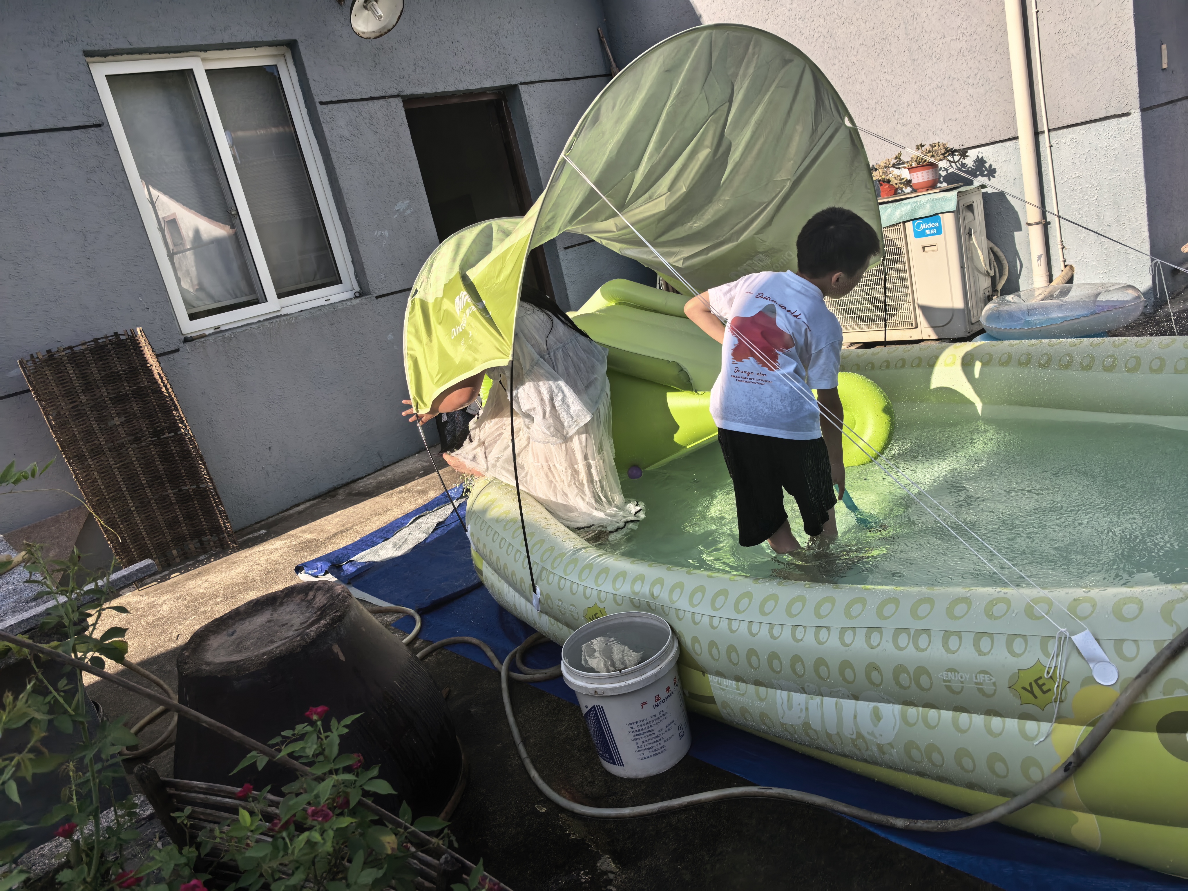 西哈泳士儿童充气游泳池家用室外加厚小孩宝宝婴儿游泳桶户外大型折叠水池 3米3层【遮阳蓬+喷水炮+投球框+滑梯+畅玩套餐】有线 实拍图