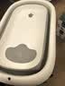 iuu婴儿洗澡盆 可折叠宝宝浴盆大号 洗澡神器躺托浴架新生儿童用品 【北欧灰-无线感温】皇冠折叠浴盆-全套 材质：FDA食品级材质检测认证 实拍图