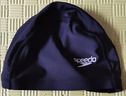 速比涛（Speedo）成人泳帽EPP布帽高弹舒适加大头围防水不勒头训练入门款纯色泳帽 实拍图