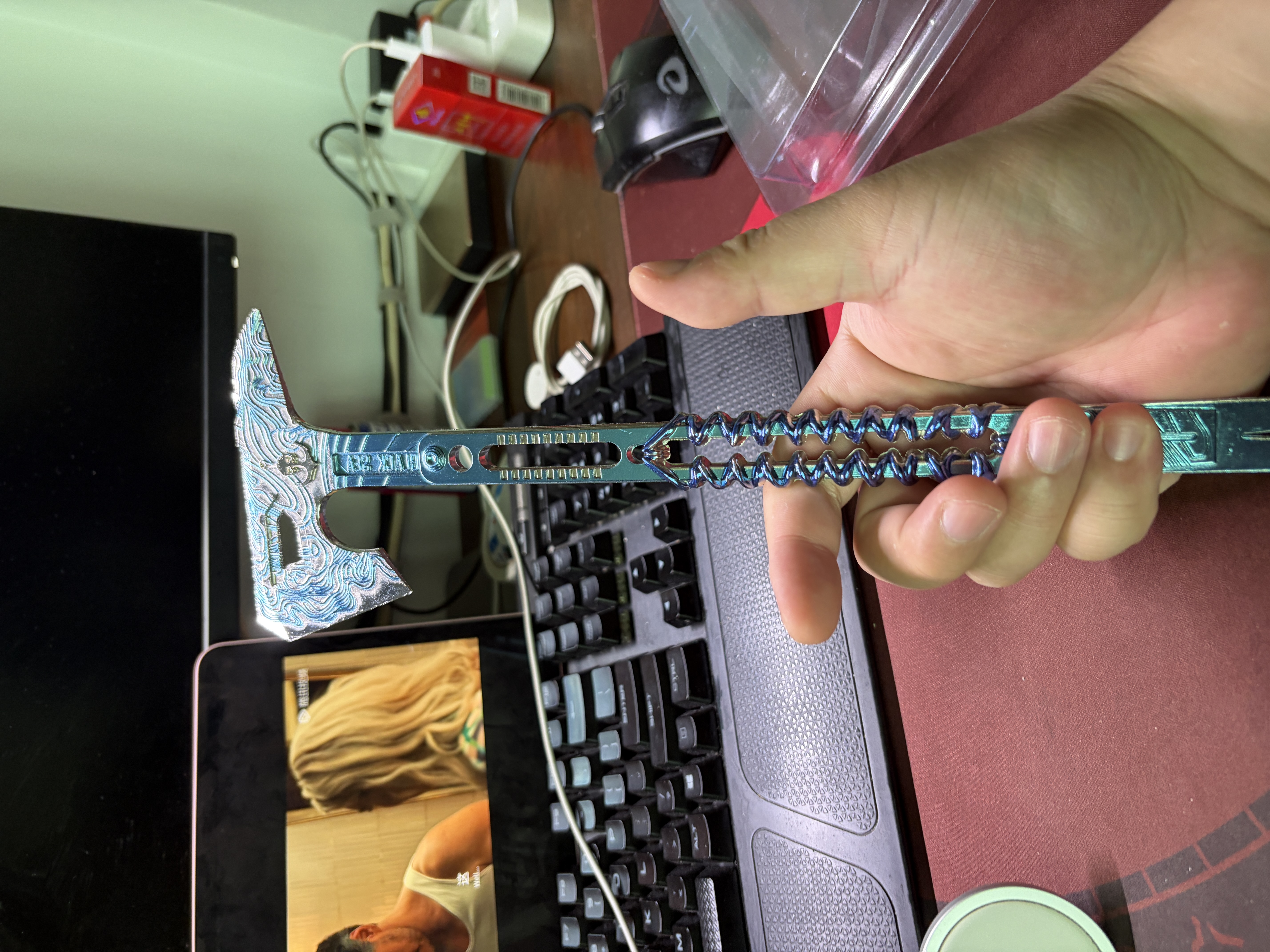 泰利奇三角洲行动周边刀皮黑海战术斧武器北极星合金弹刀玩具模型摆件 【精工高端】黑海战斧-35cm 三角洲刀皮【合金材质】 实拍图