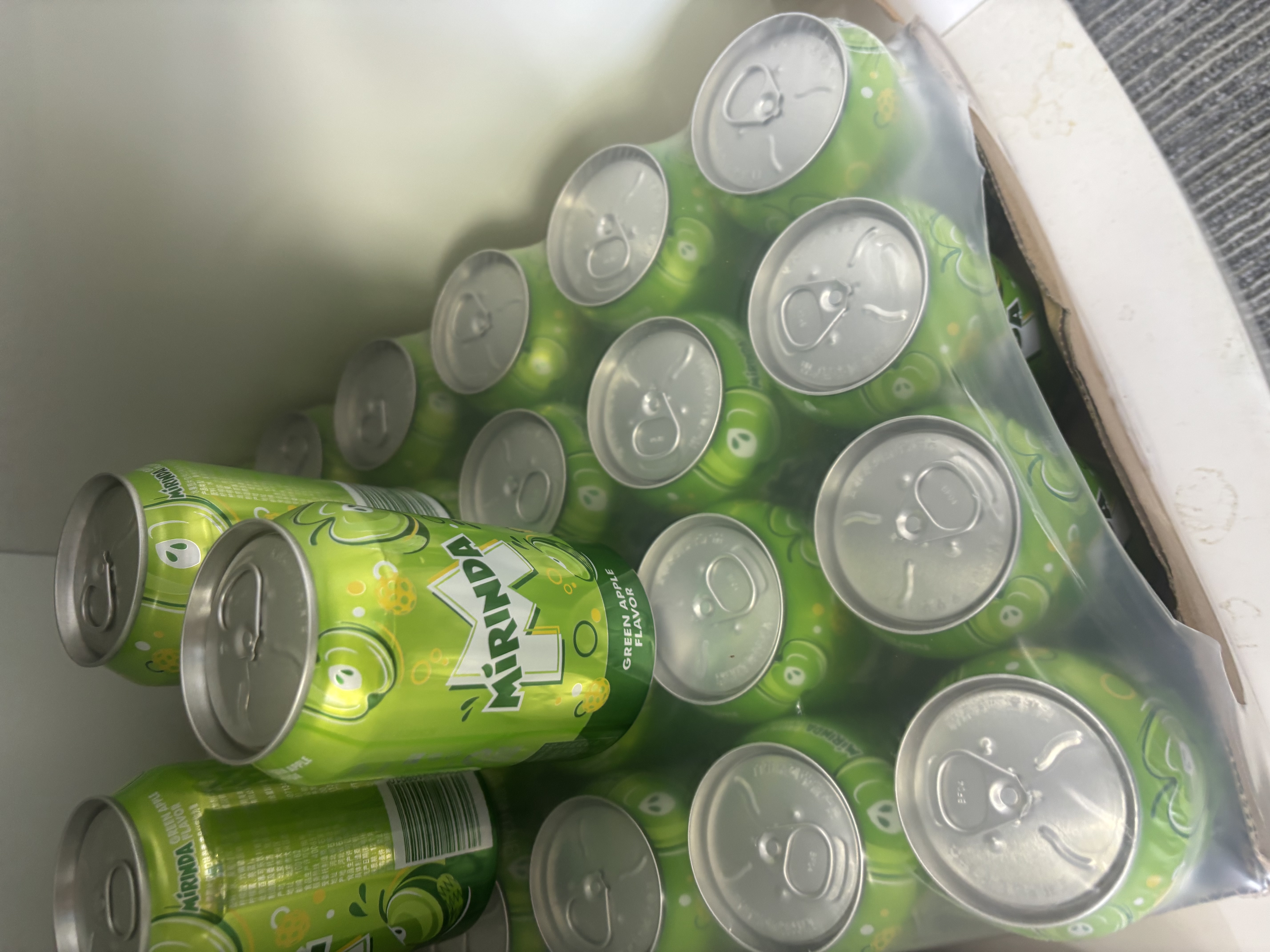 百事可乐美年达青苹果味汽水碳酸饮料330ml*24听 新老包装随机 实拍图
