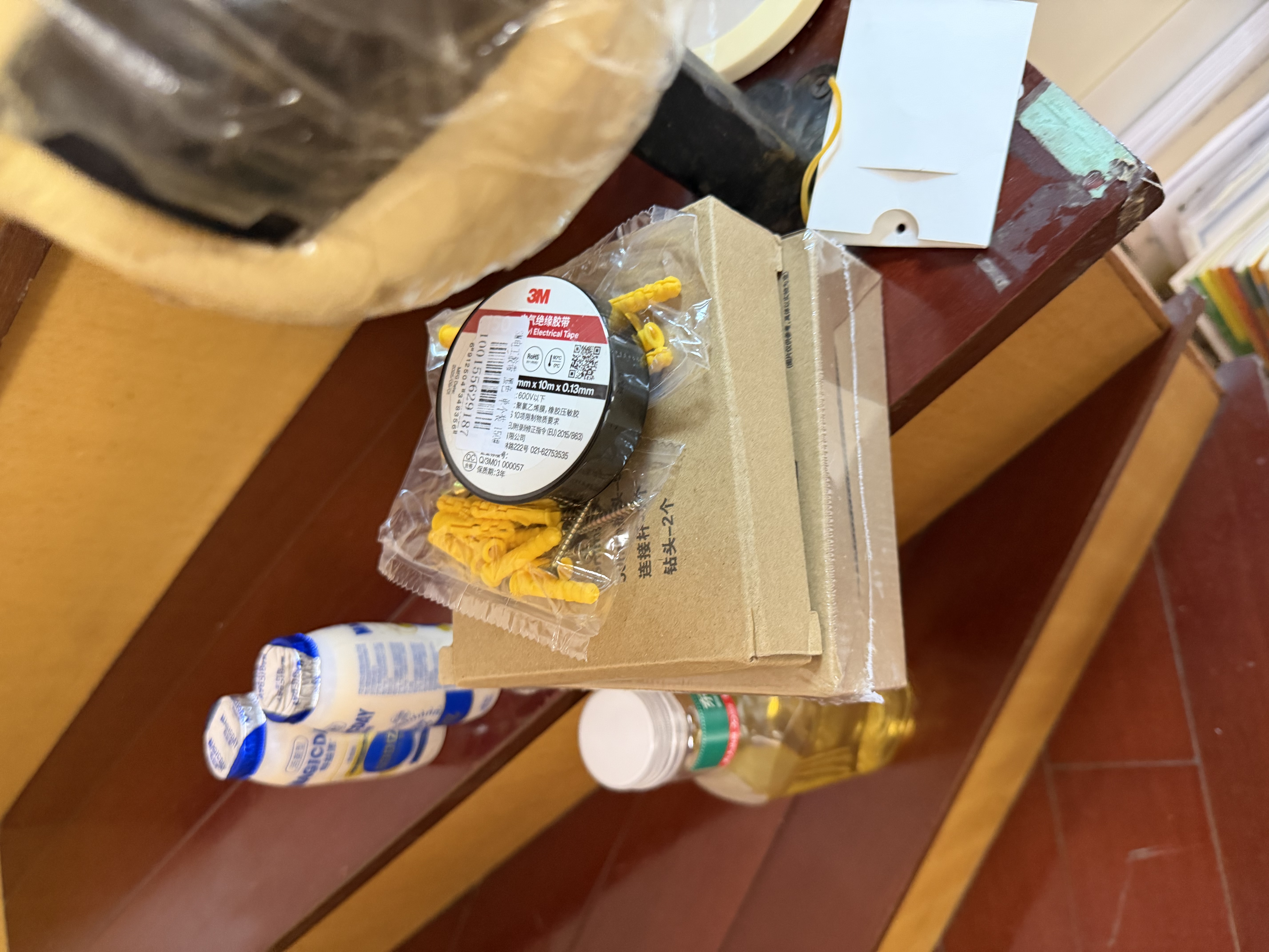 得力（deli）强力布基胶带 米字贴窗防台风 防风防水胶带 地毯修补窗户密封 48mm*20m*230μm*1卷 黑 52003 实拍图