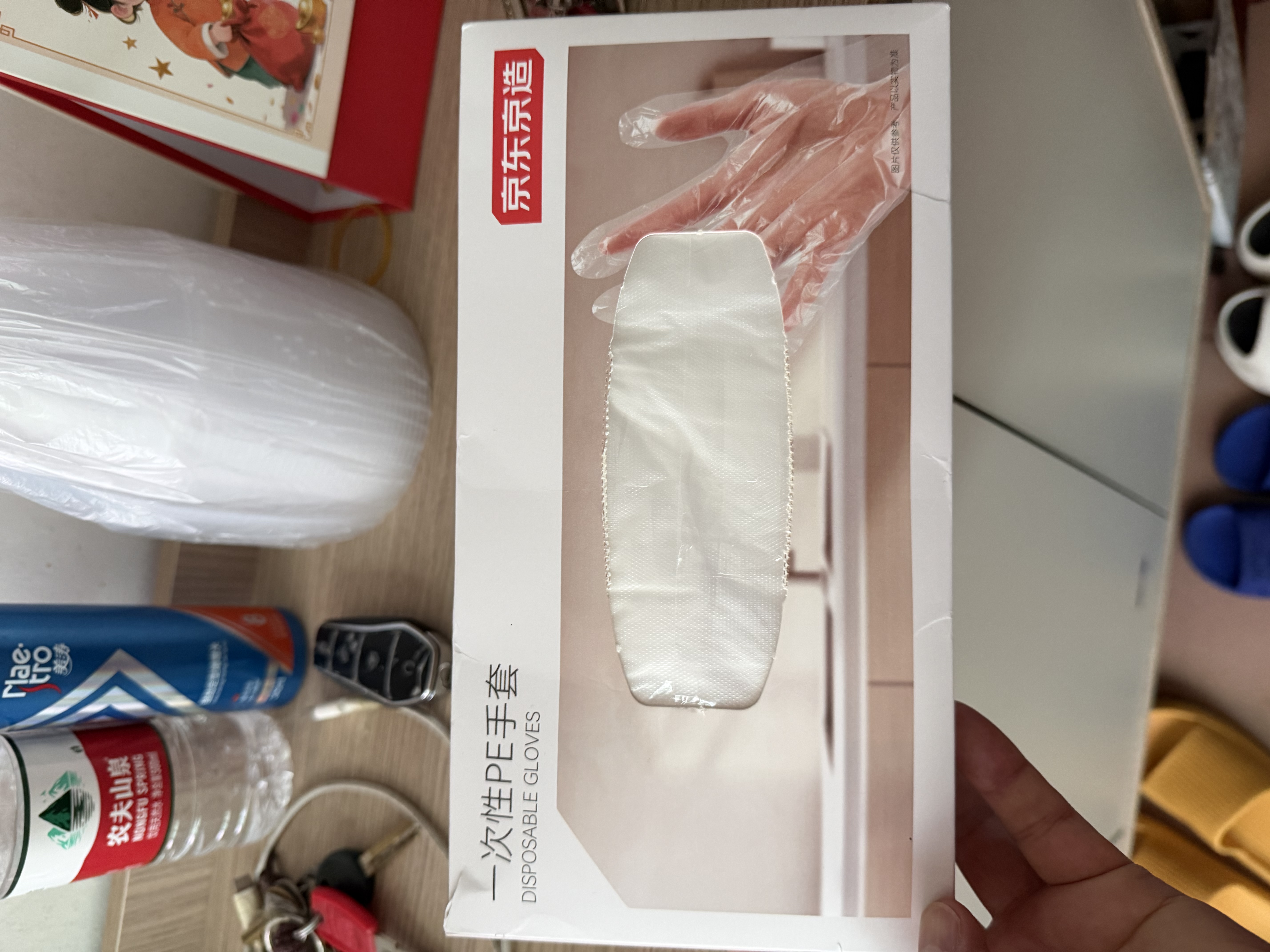 京东京造 一次性手套 PE食品级加厚厨房清洁隔油防污盒装可抽取均码500只 实拍图